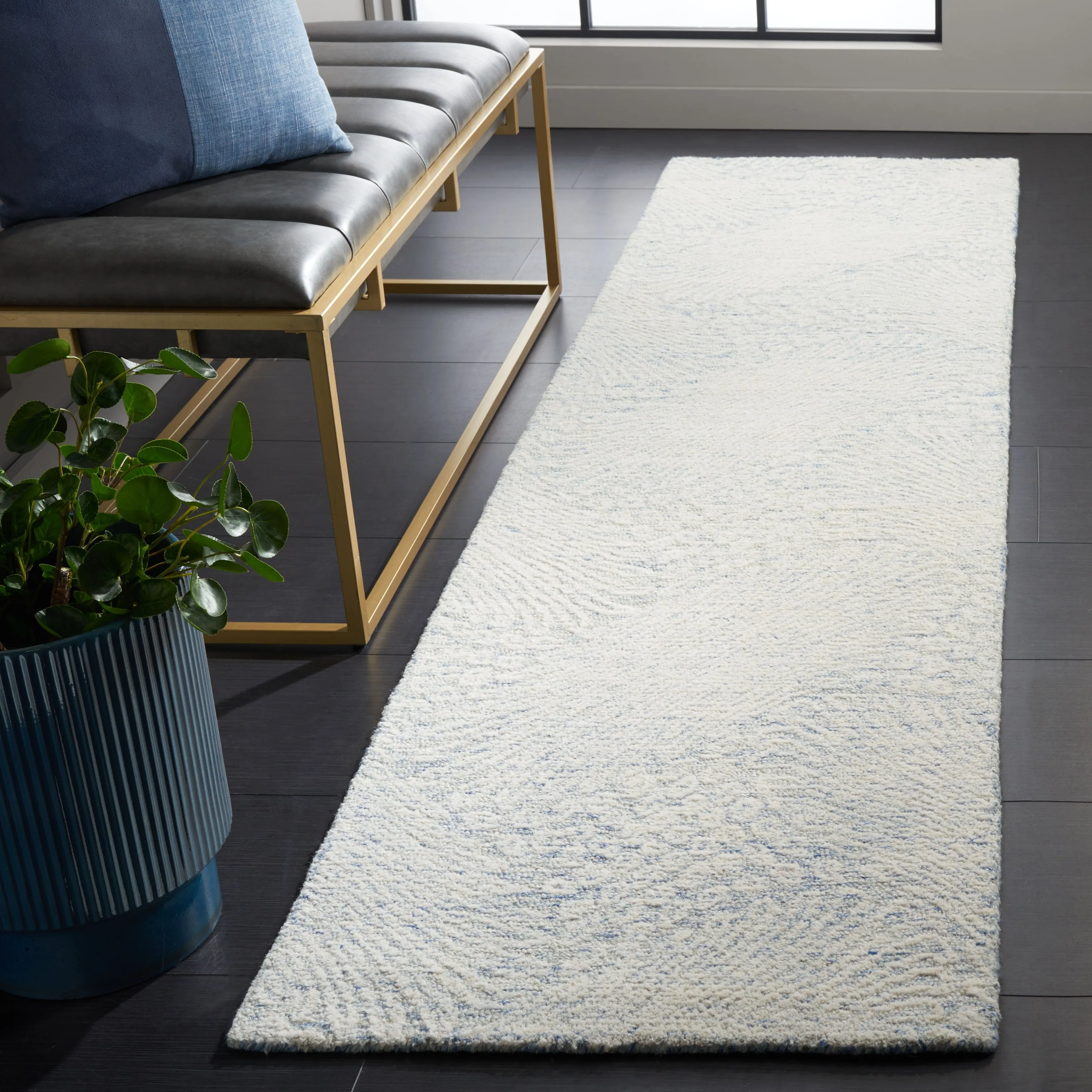 SAFAVIEH Handmade Ebony Siggi Modern Wool Rug