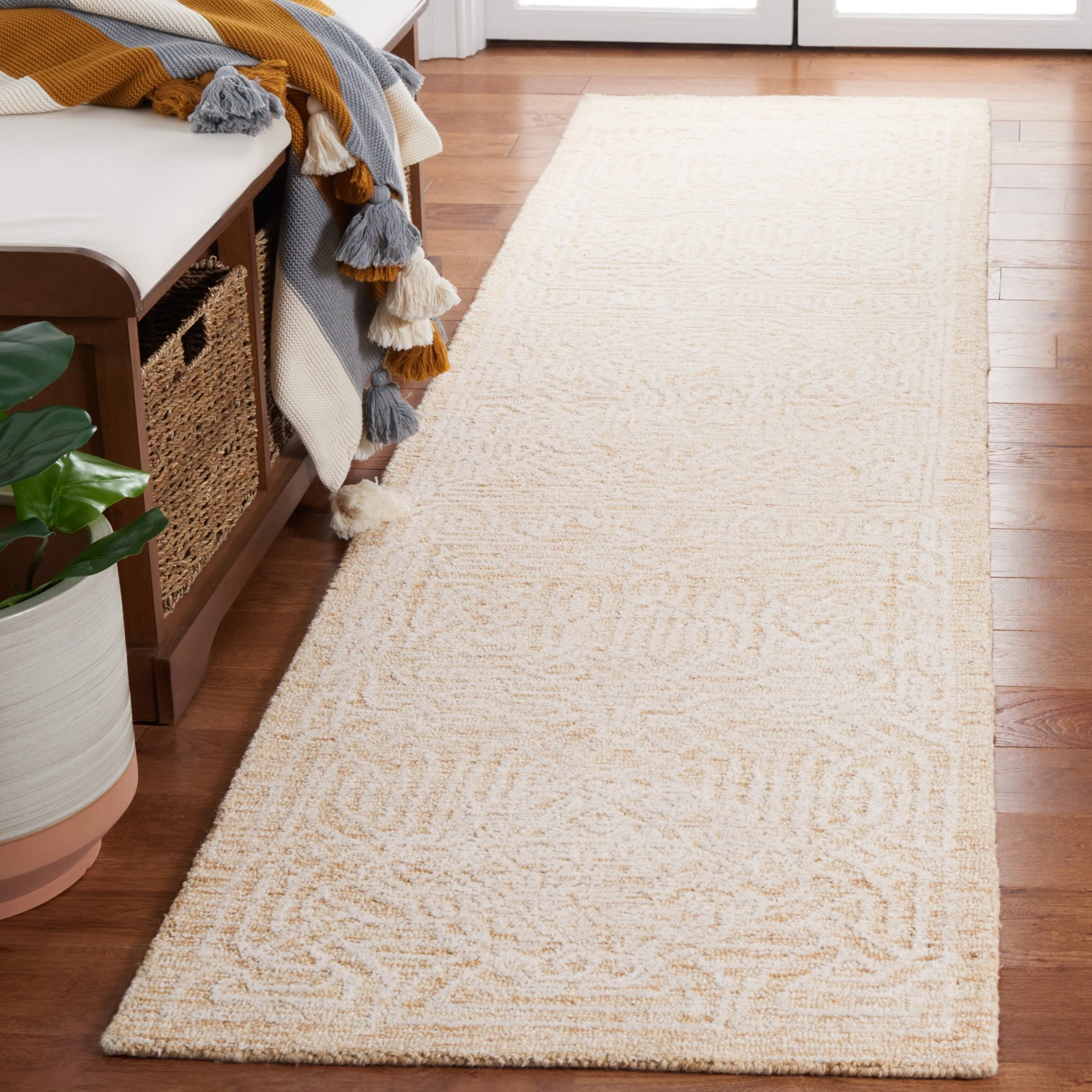 SAFAVIEH Handmade Ebony Vuokko Modern Wool Rug