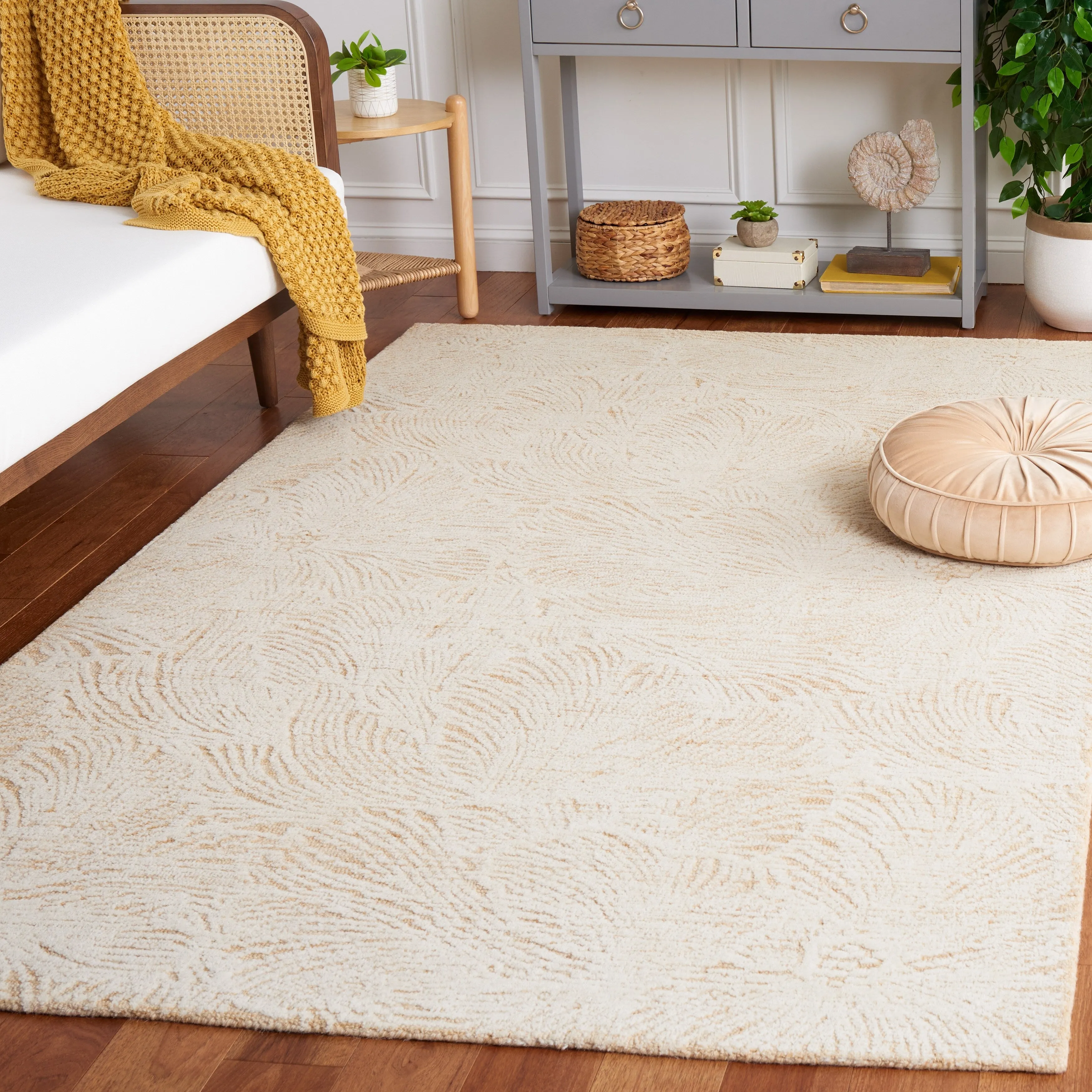 SAFAVIEH. Handmade Ebony Willma Modern Wool Rug