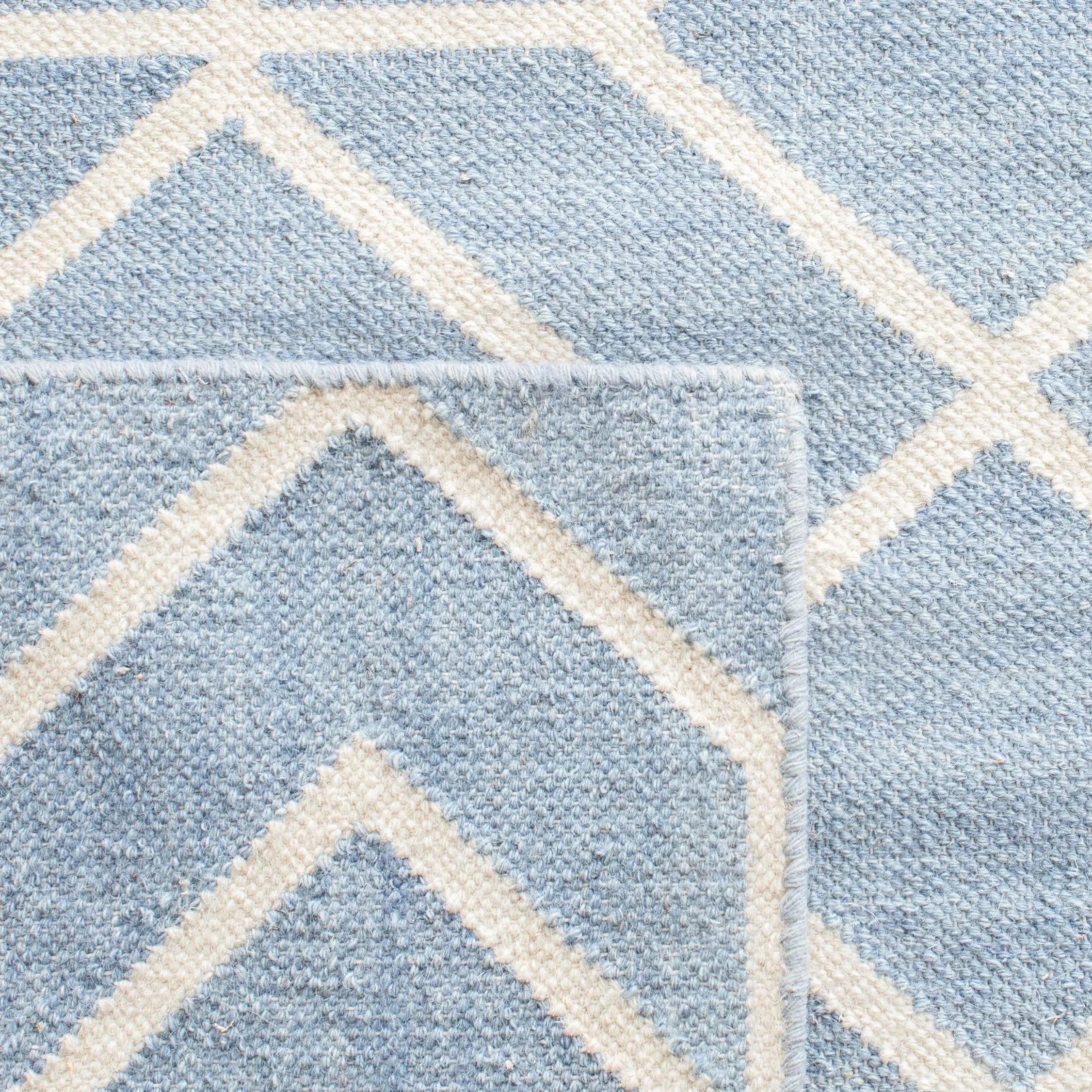 SAFAVIEH Handmade Flatweave Dhurries Kruttika Modern Moroccan Wool Rug