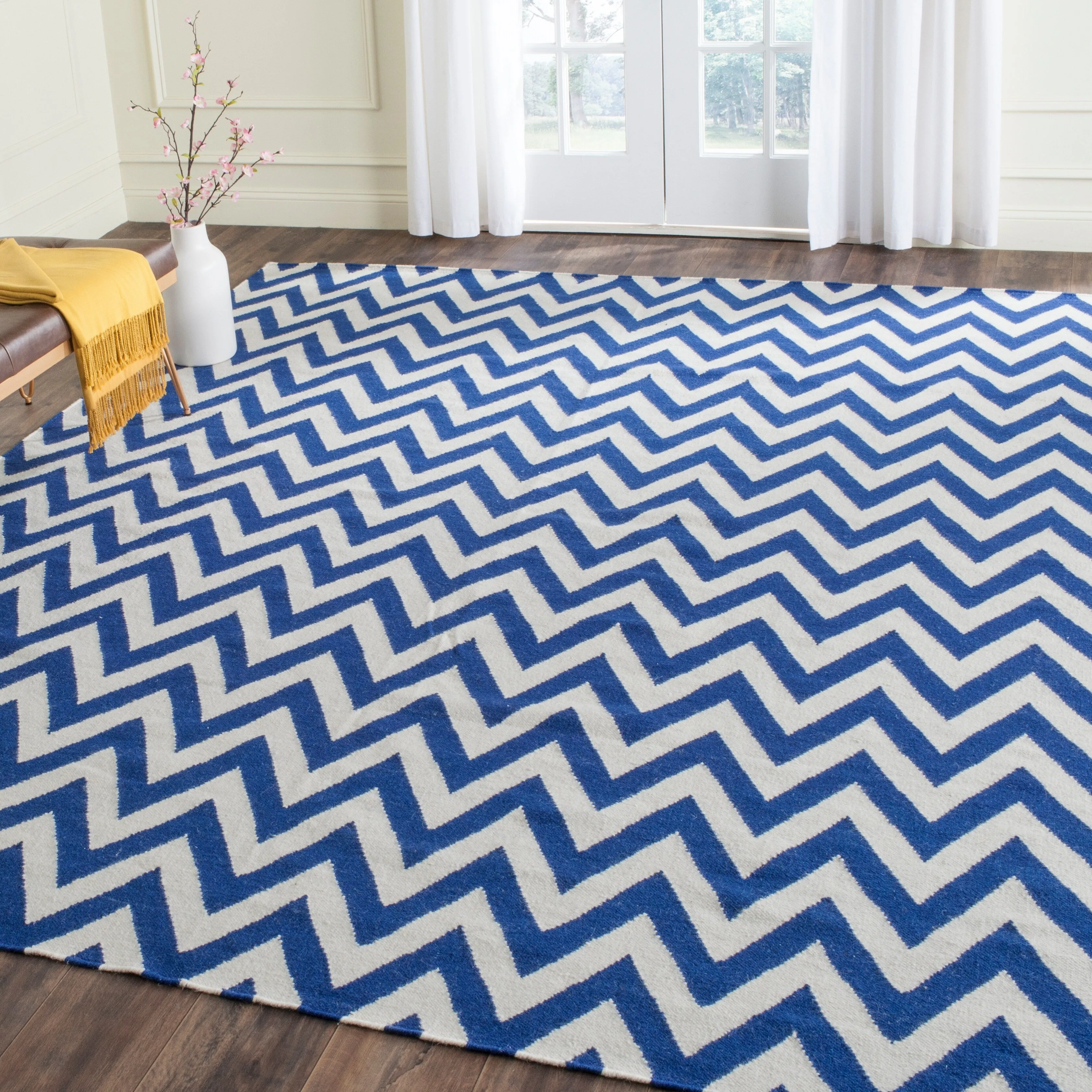 SAFAVIEH Handmade Flatweave Dhurries Naira Modern Wool Rug