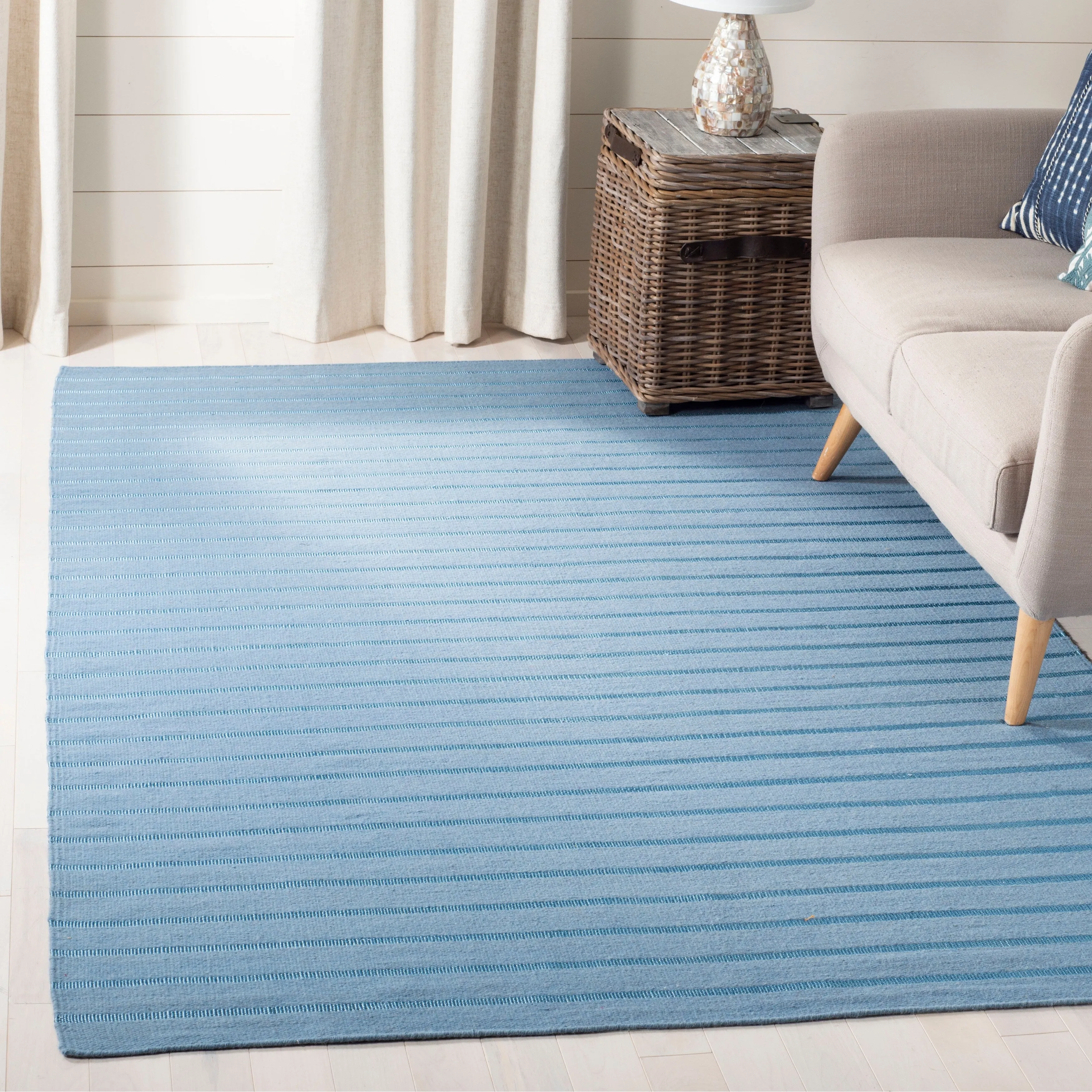 SAFAVIEH Handmade Flatweave Dhurries Purvoleta Modern Wool Rug