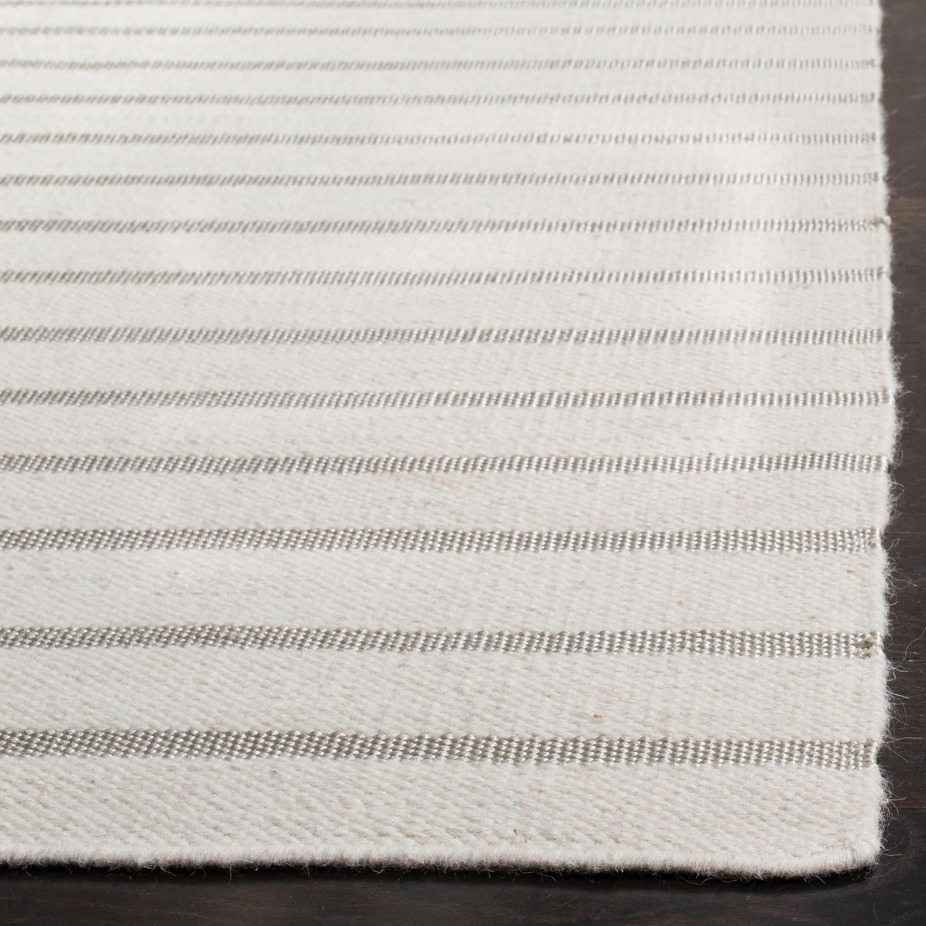 SAFAVIEH Handmade Flatweave Dhurries Purvoleta Modern Wool Rug
