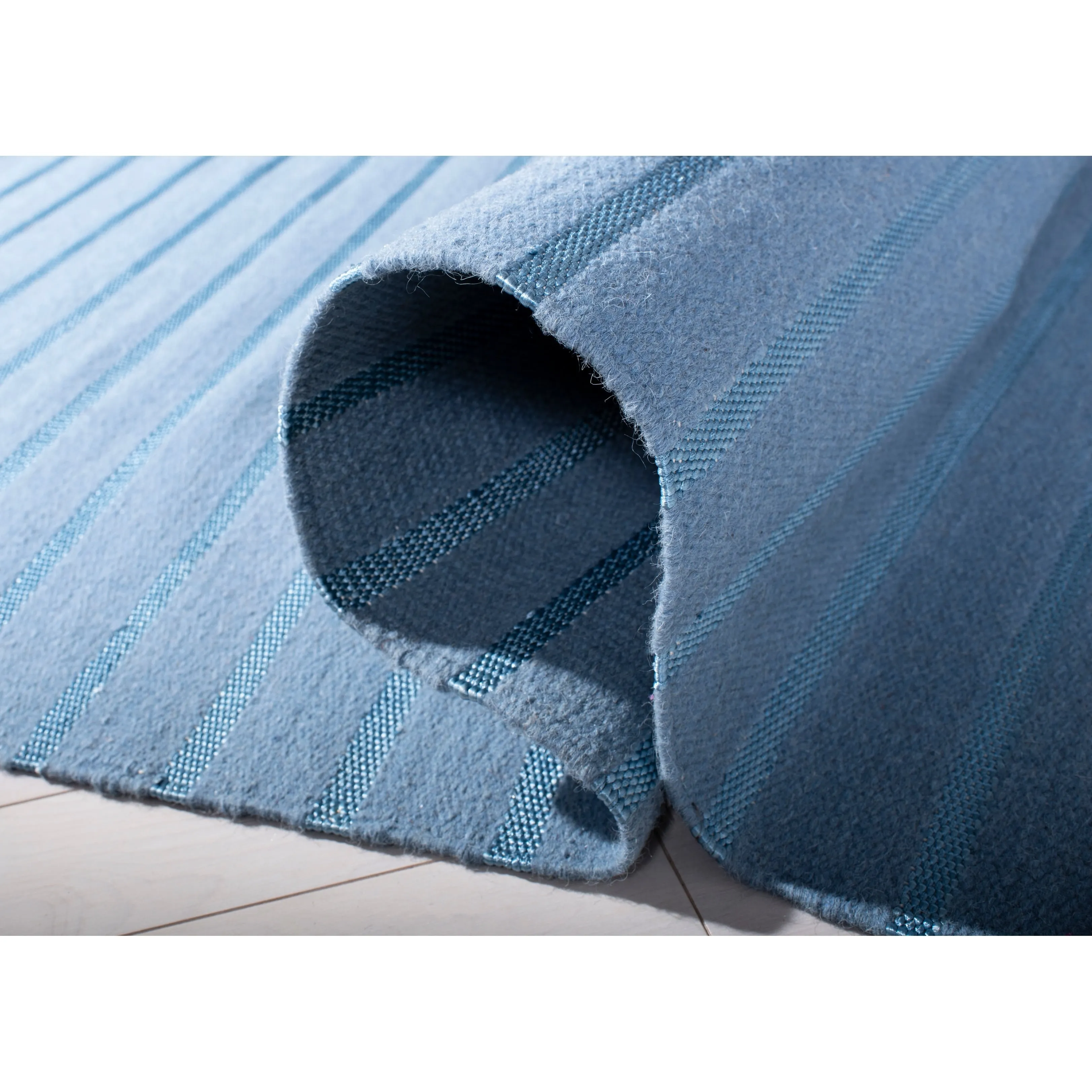 SAFAVIEH Handmade Flatweave Dhurries Purvoleta Modern Wool Rug