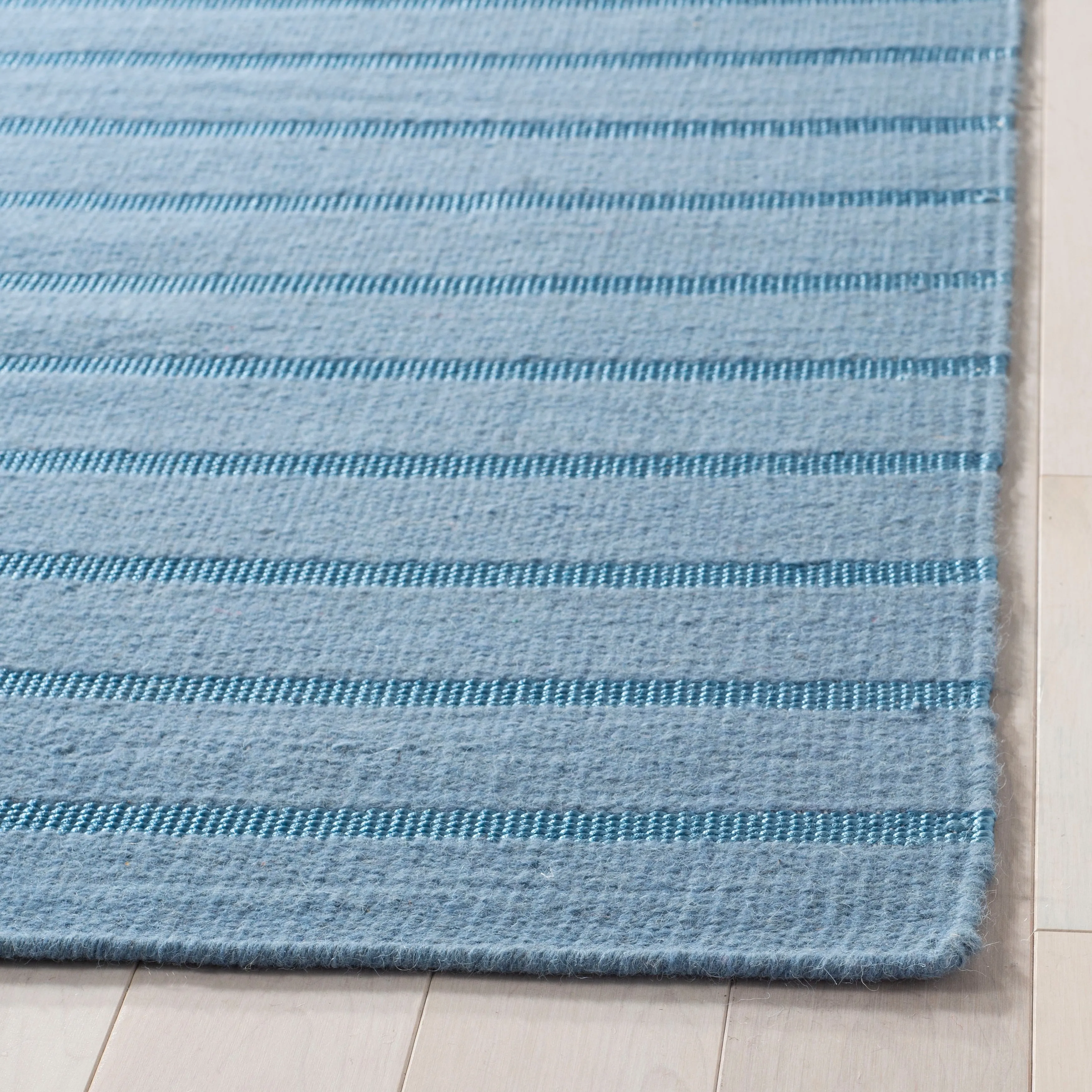 SAFAVIEH Handmade Flatweave Dhurries Purvoleta Modern Wool Rug