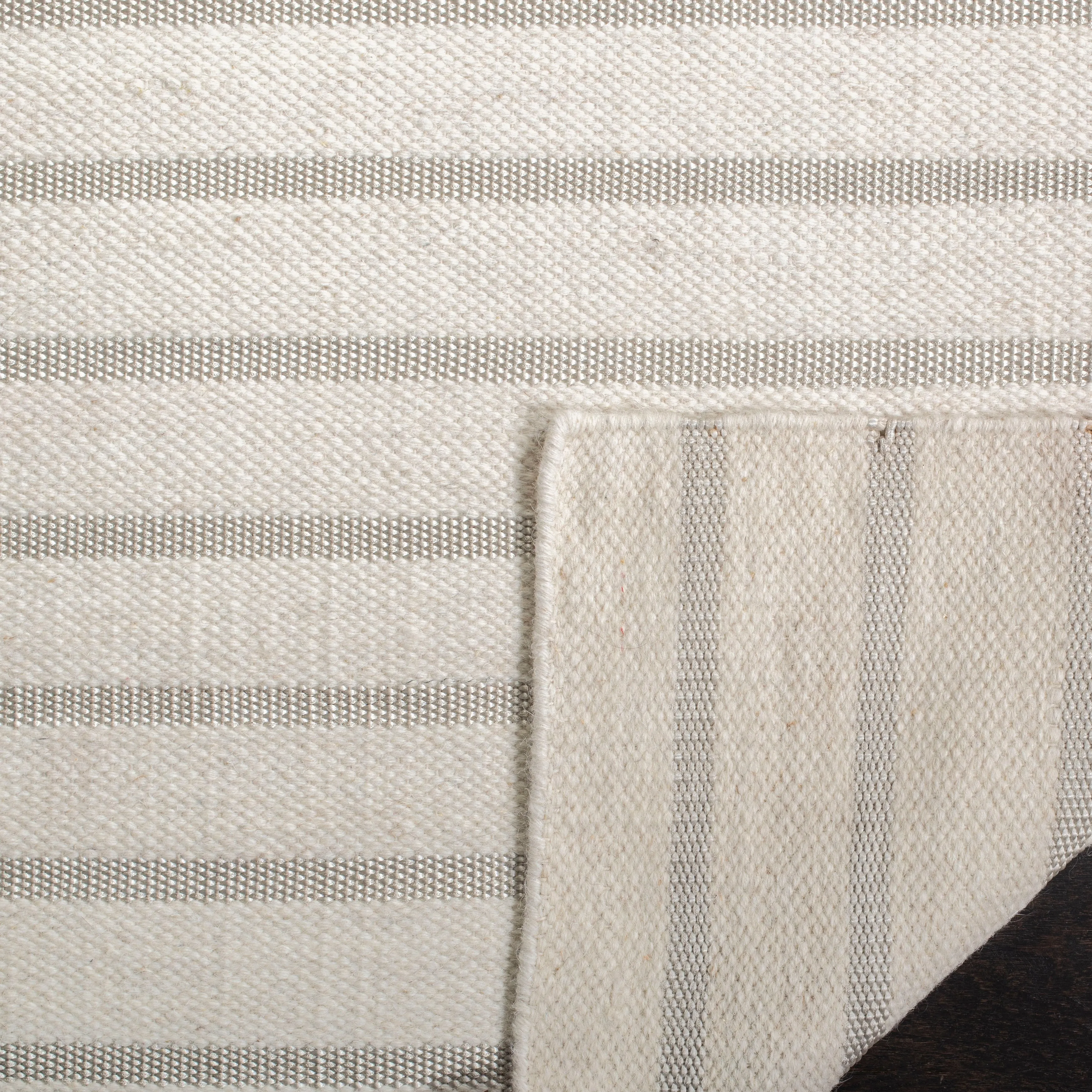 SAFAVIEH Handmade Flatweave Dhurries Purvoleta Modern Wool Rug