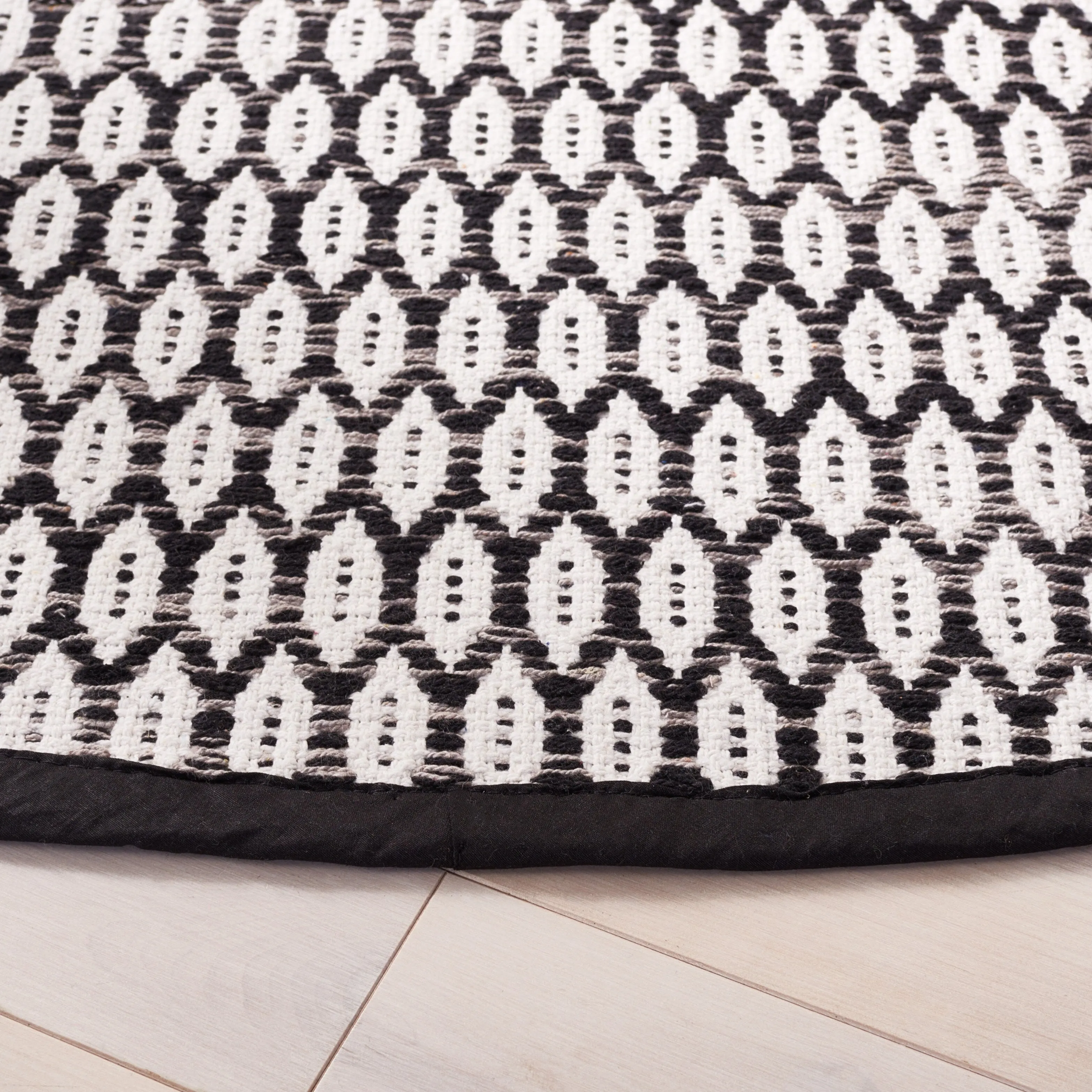 SAFAVIEH Handmade Flatweave Montauk Cassidy Casual Cotton Rug