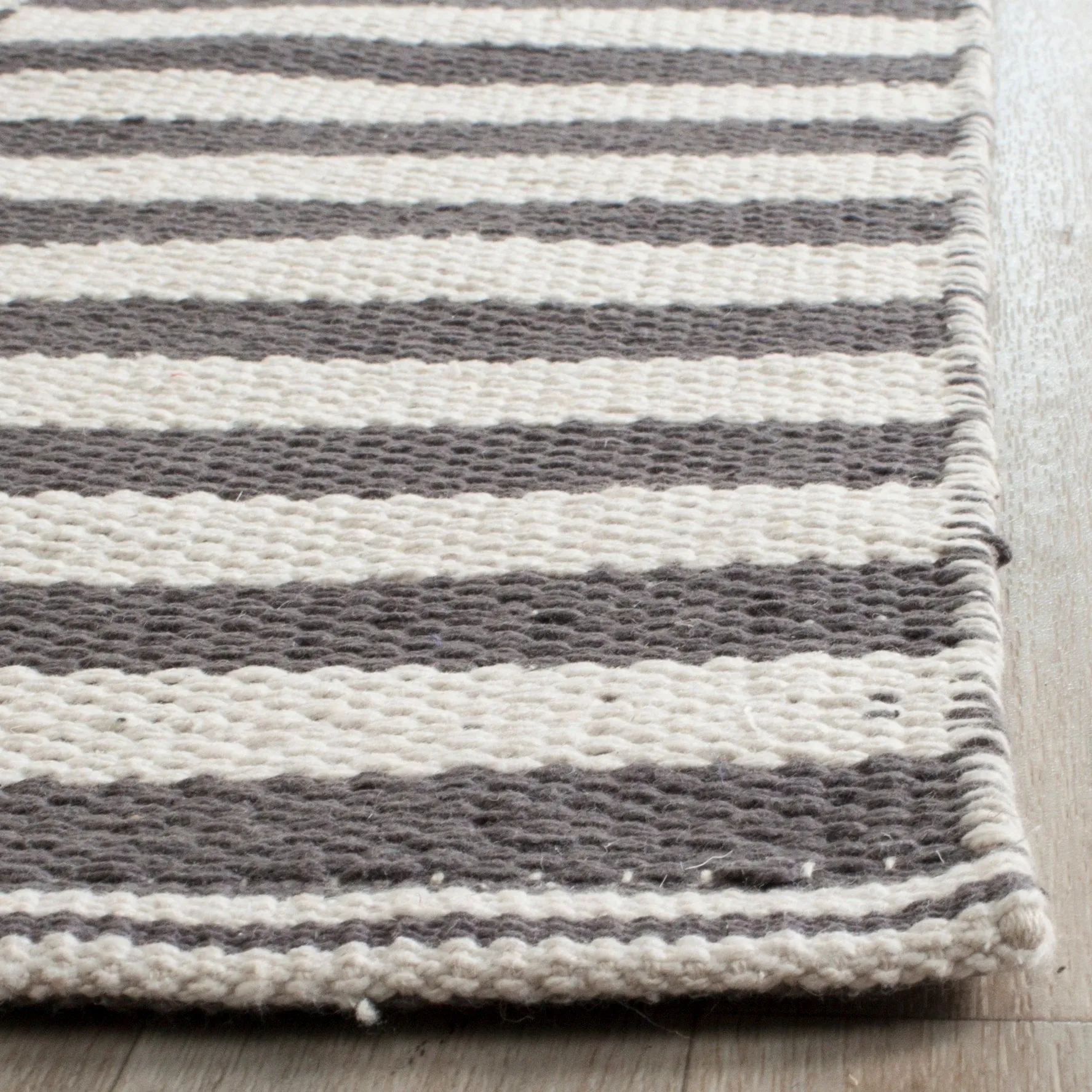 SAFAVIEH Handmade Flatweave Montauk Helena Casual Cotton Rug