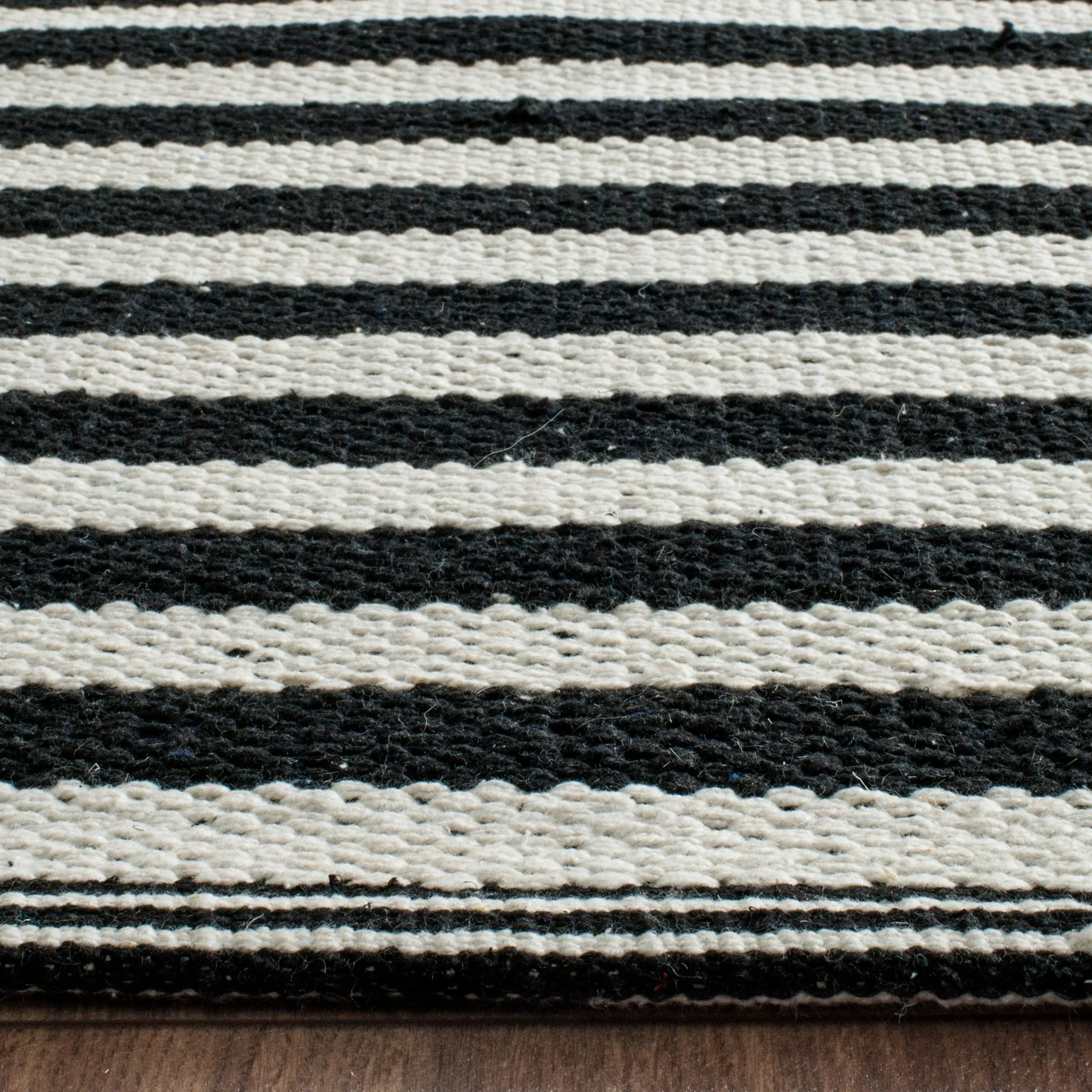 SAFAVIEH Handmade Flatweave Montauk Helena Casual Cotton Rug