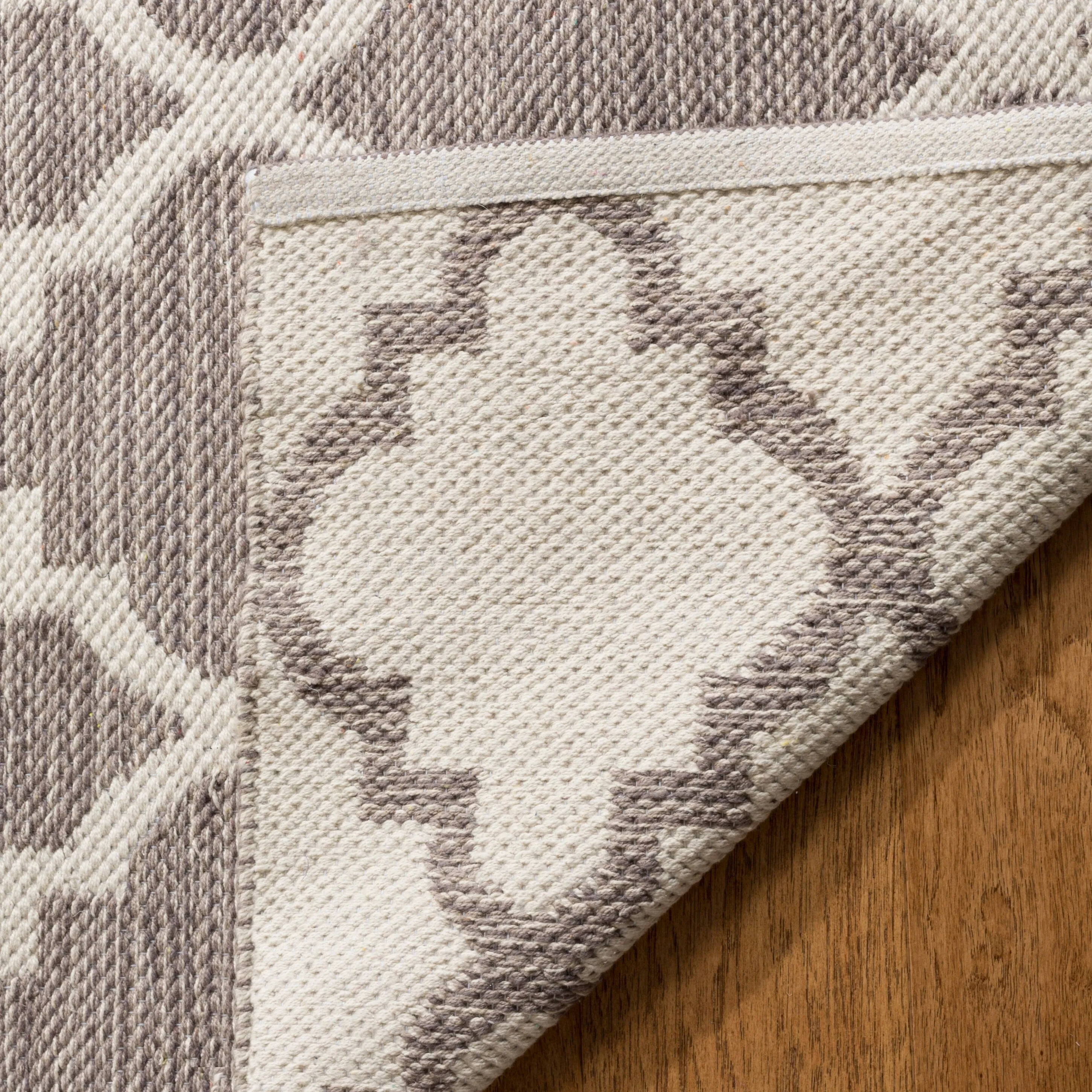 SAFAVIEH Handmade Flatweave Montauk Minoo Casual Cotton Rug - Grey/Ivory - 2' 3 x 11'