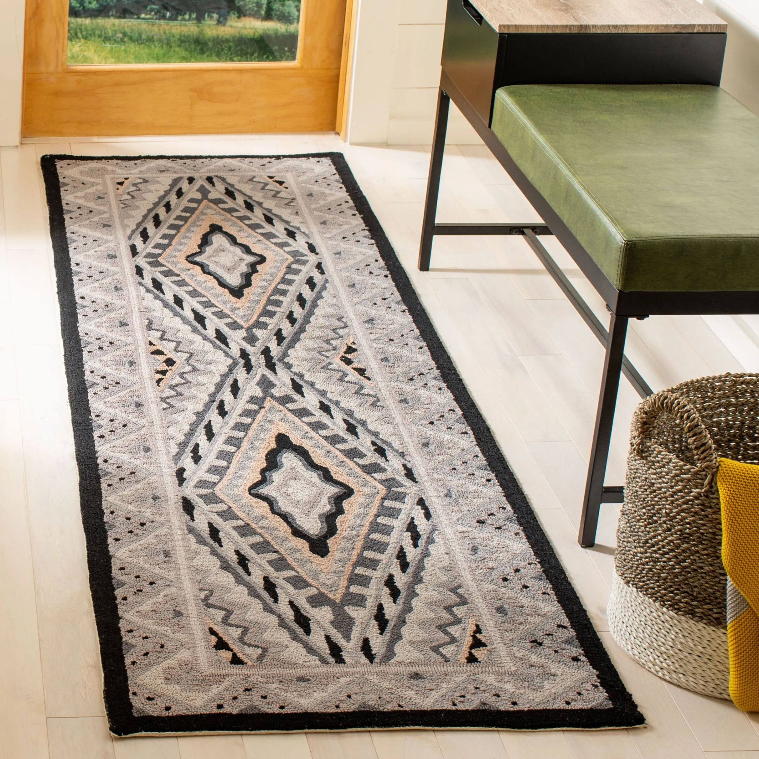 SAFAVIEH Handmade Four Seasons Piper Floral Rug
