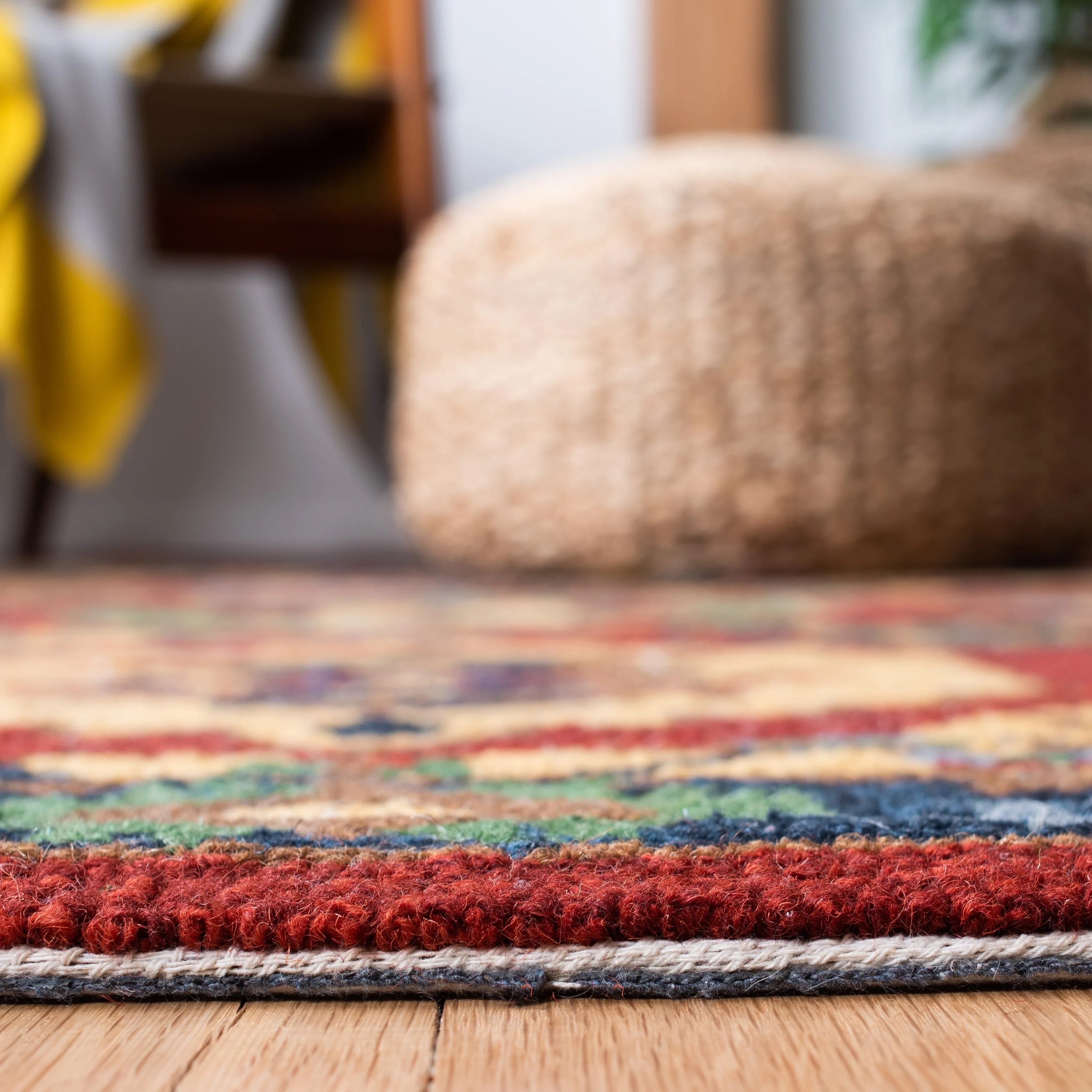 SAFAVIEH Handmade Heritage Grasses Traditional Wool Rug