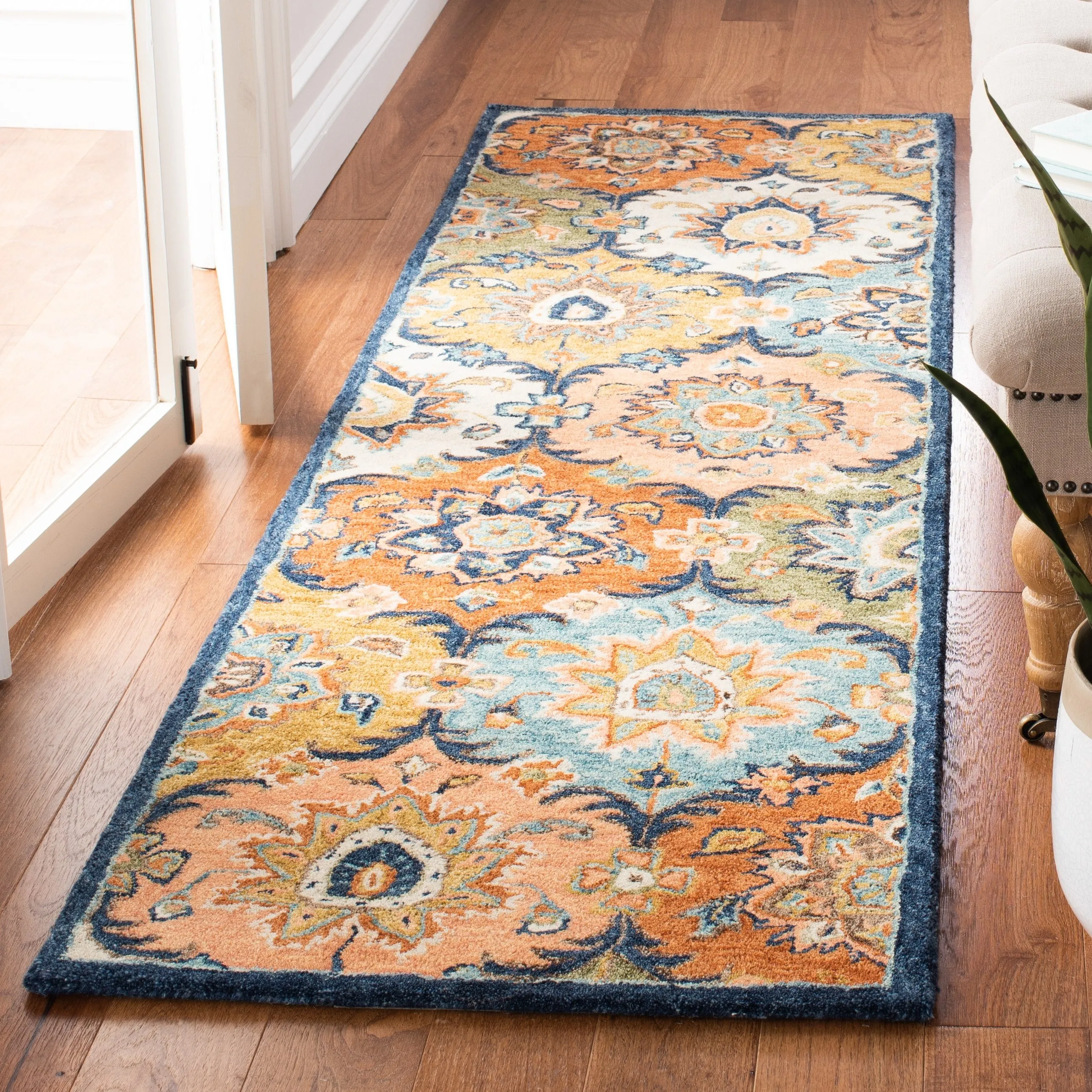 SAFAVIEH Handmade Heritage Medallions Traditional Wool Rug