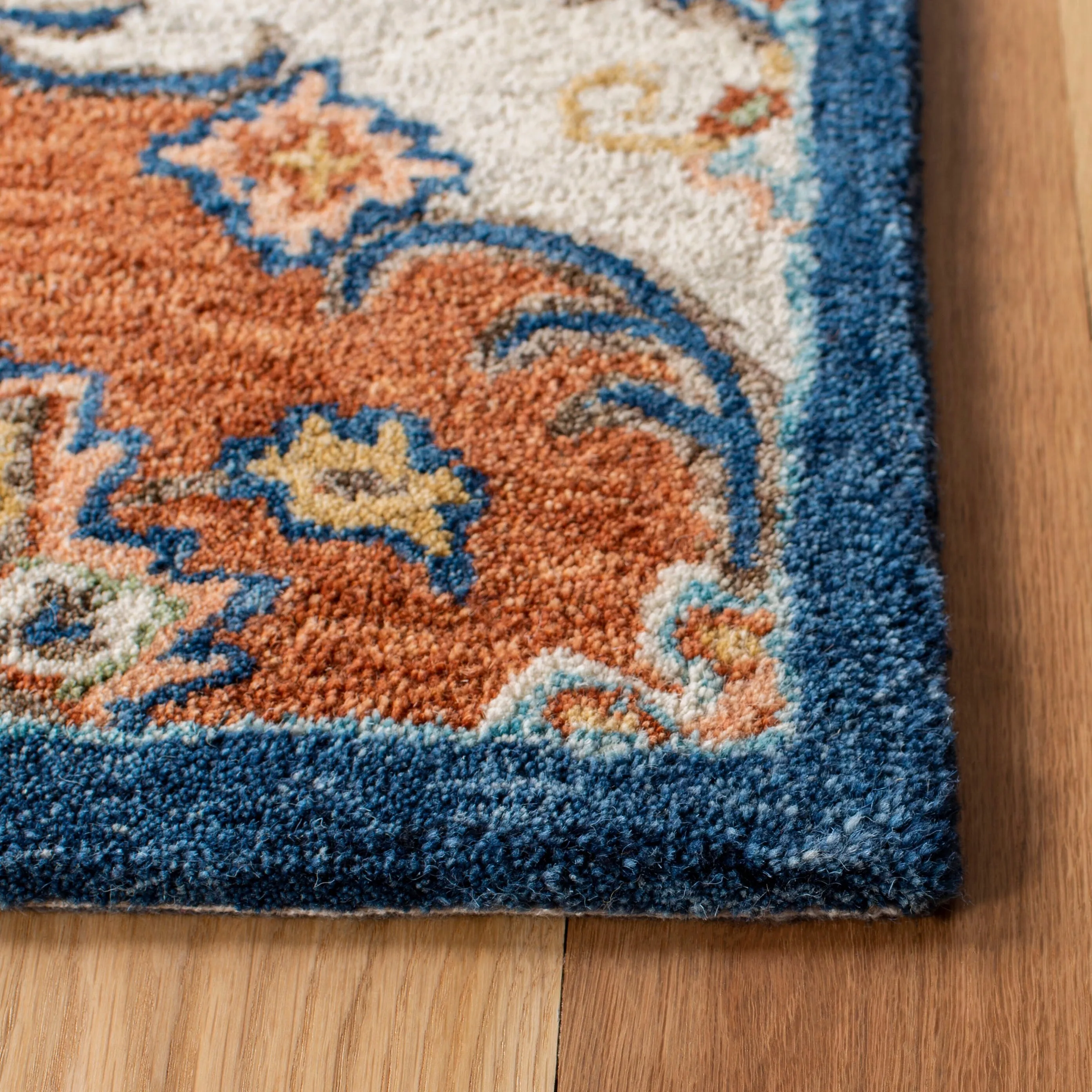 SAFAVIEH Handmade Heritage Medallions Traditional Wool Rug