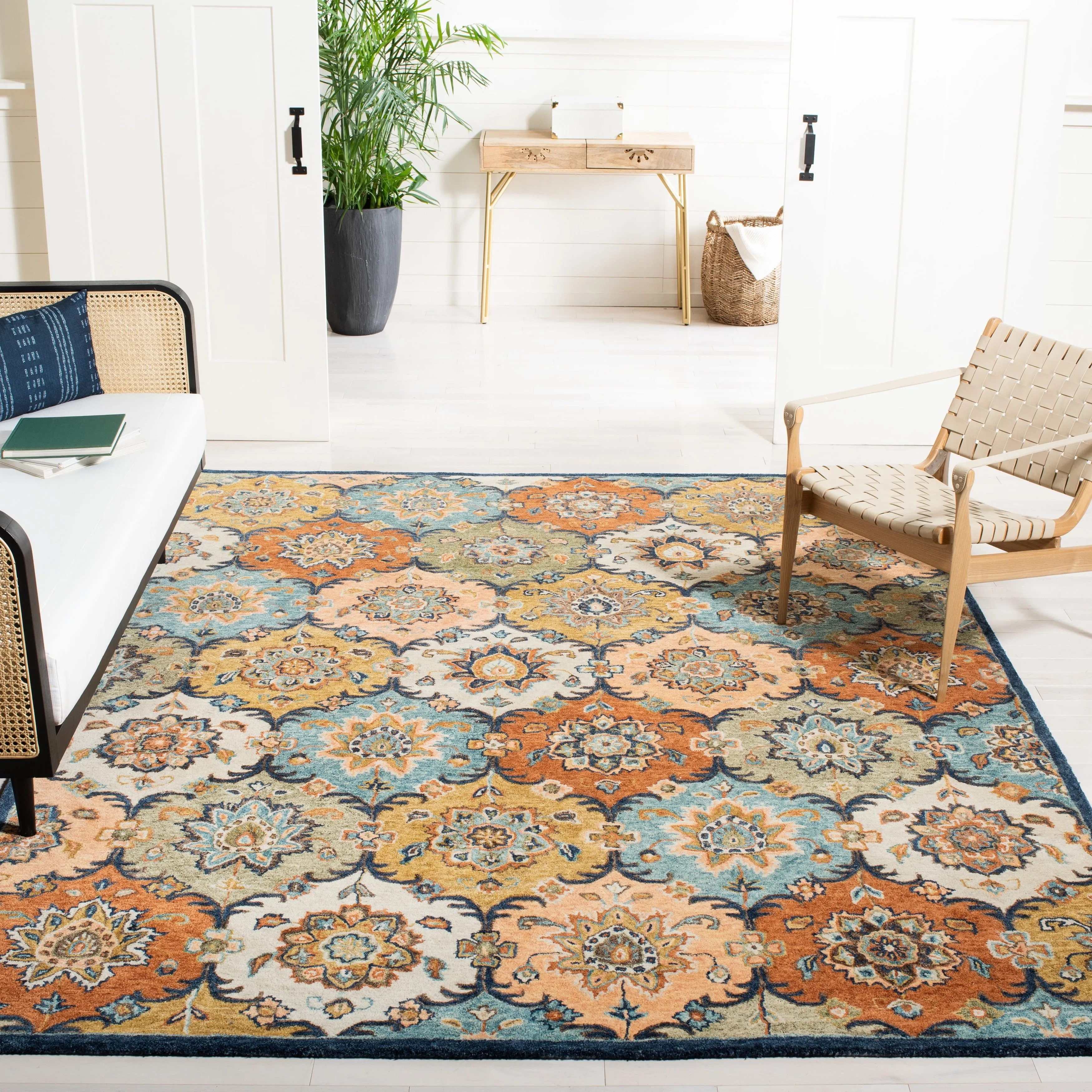 SAFAVIEH Handmade Heritage Medallions Traditional Wool Rug