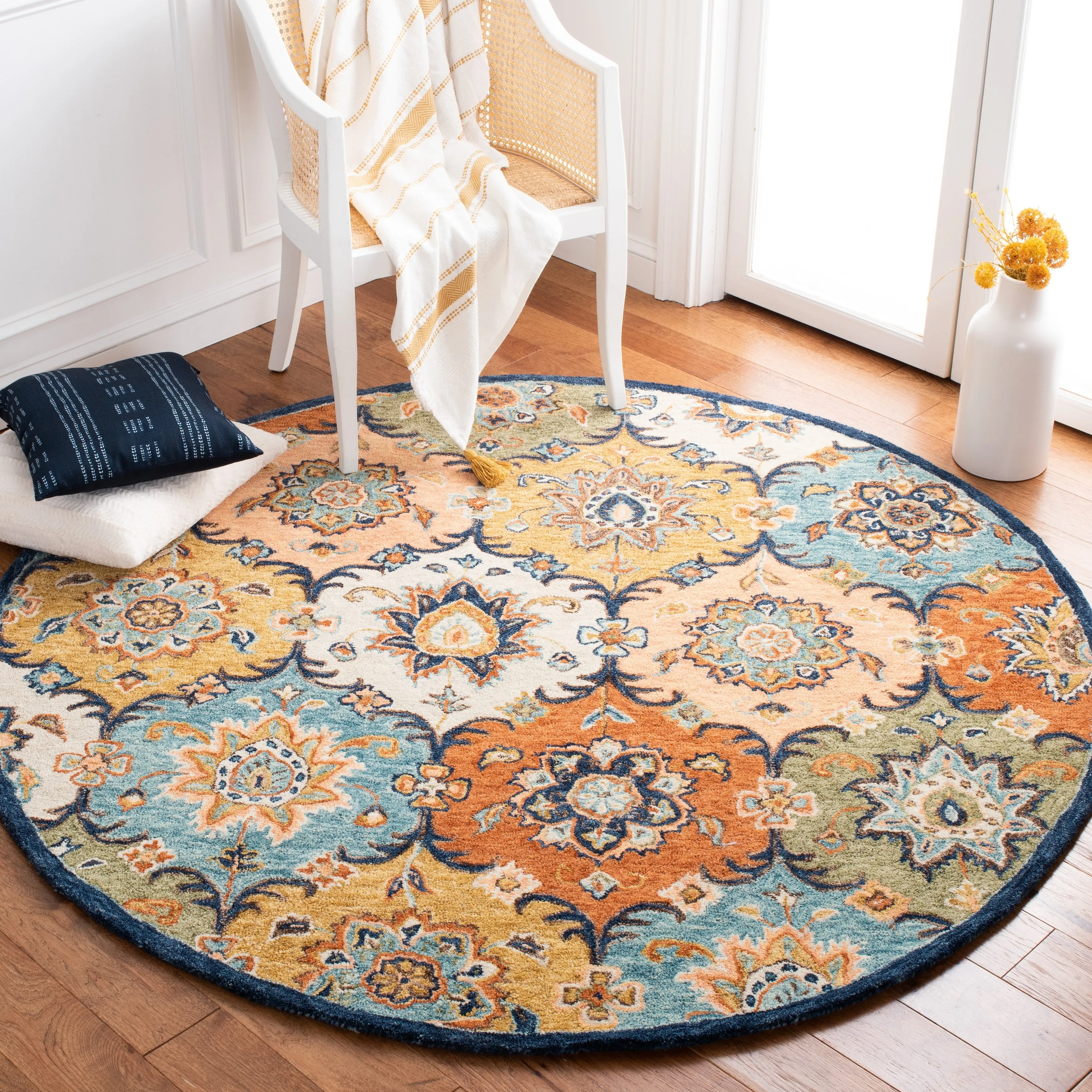 SAFAVIEH Handmade Heritage Medallions Traditional Wool Rug