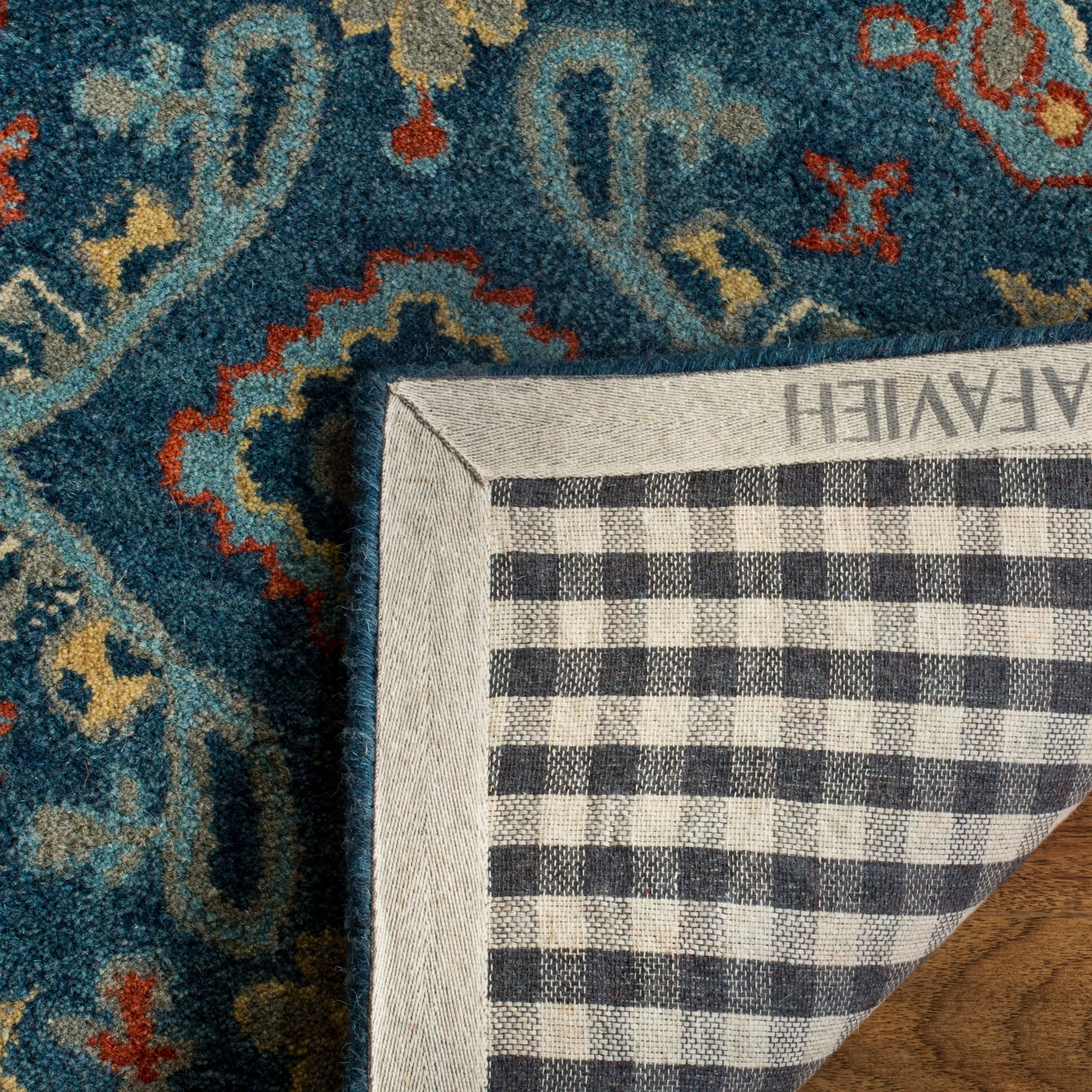 SAFAVIEH Handmade Heritage Pauliina Traditional Oriental Wool Rug