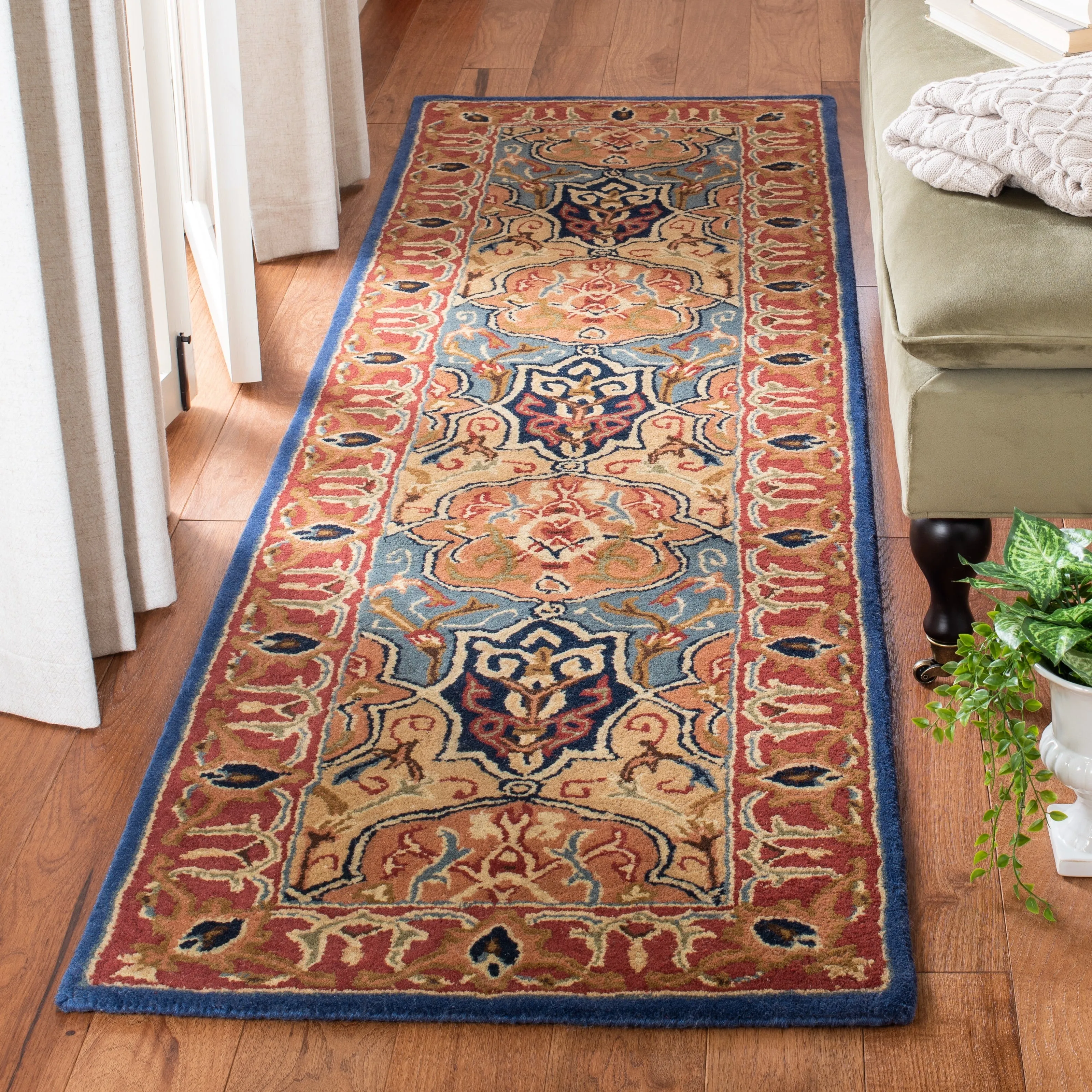 SAFAVIEH Handmade Heritage Sabien Traditional Wool Rug
