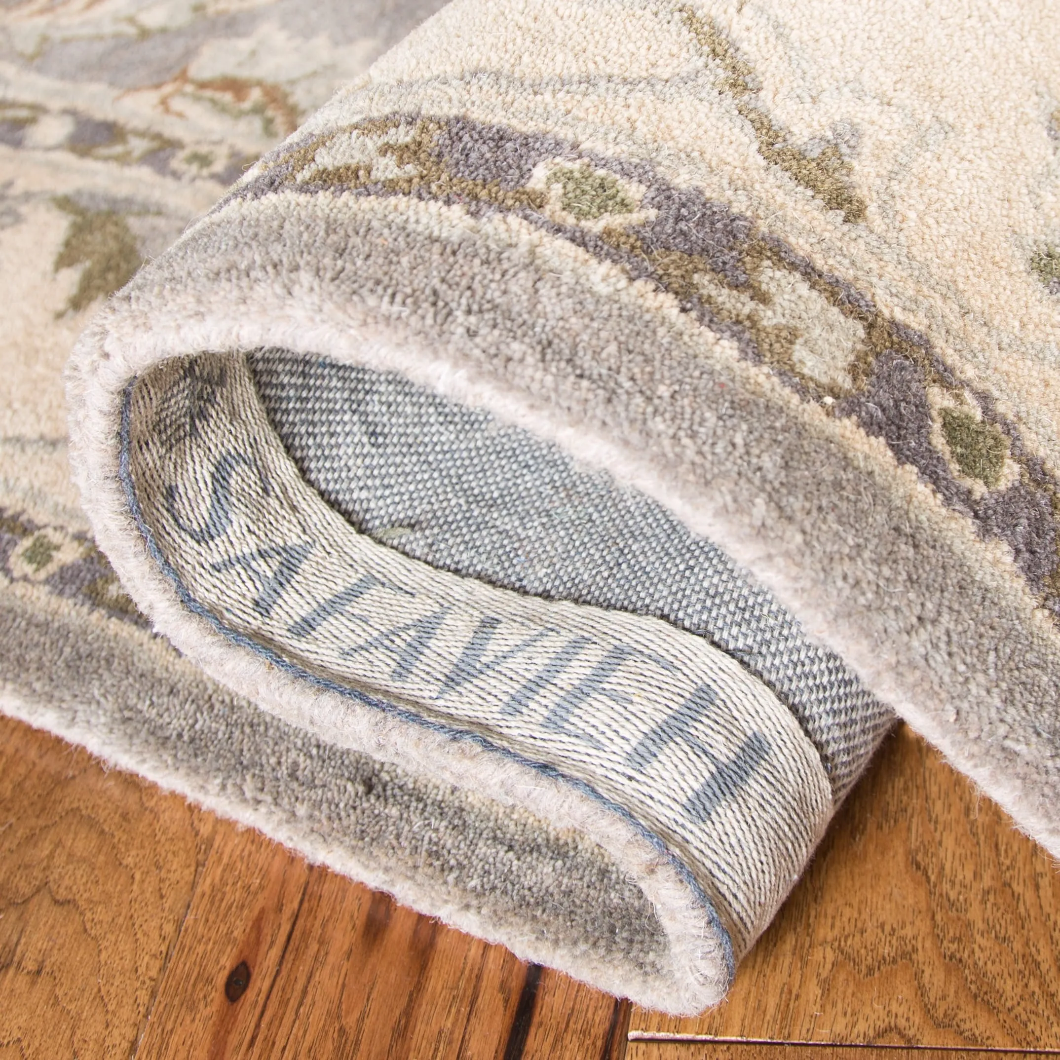 SAFAVIEH Handmade Heritage Takiko Traditional Oriental Wool Rug