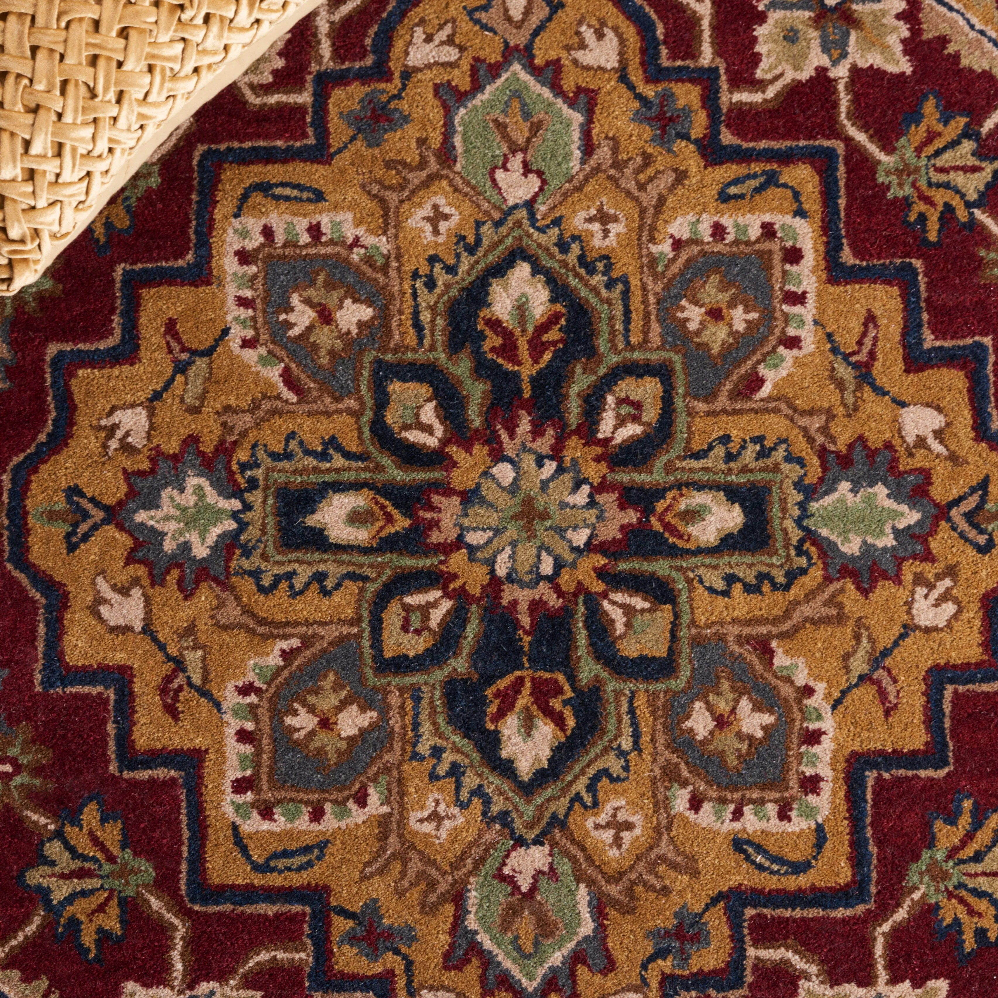 SAFAVIEH Handmade Heritage Tieneke Traditional Wool Rug