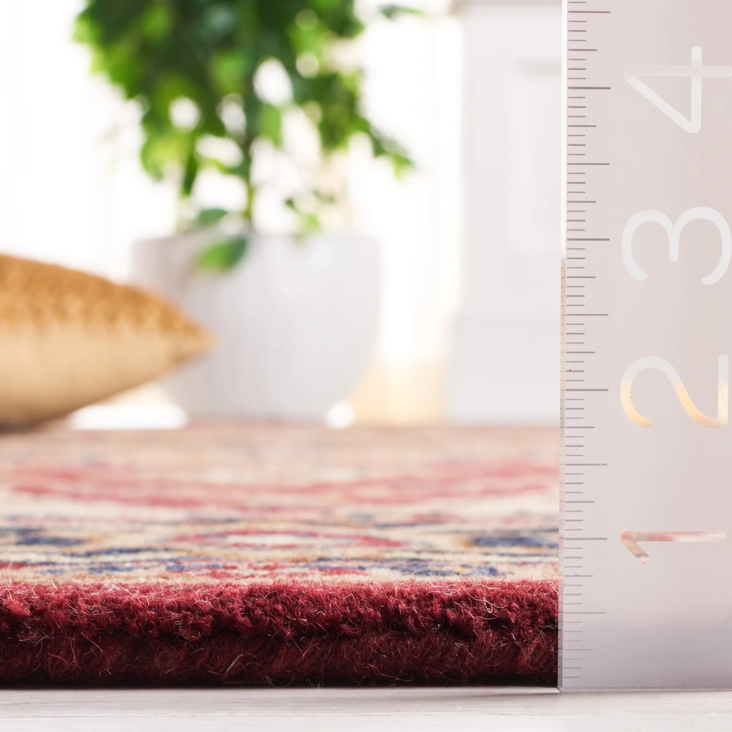 SAFAVIEH Handmade Heritage Tieneke Traditional Wool Rug