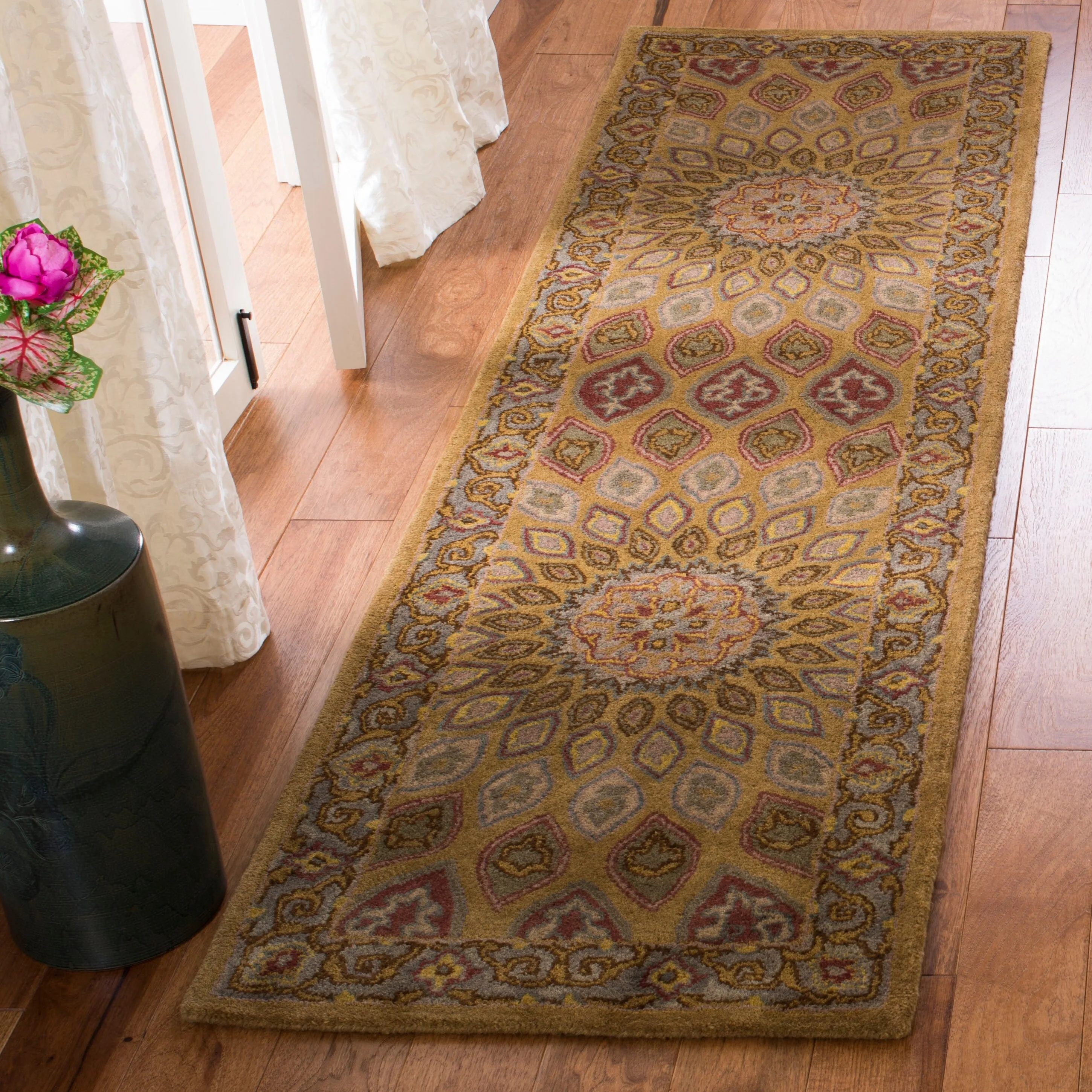 SAFAVIEH Handmade Heritage Wayfarer Traditional Oriental Wool Rug