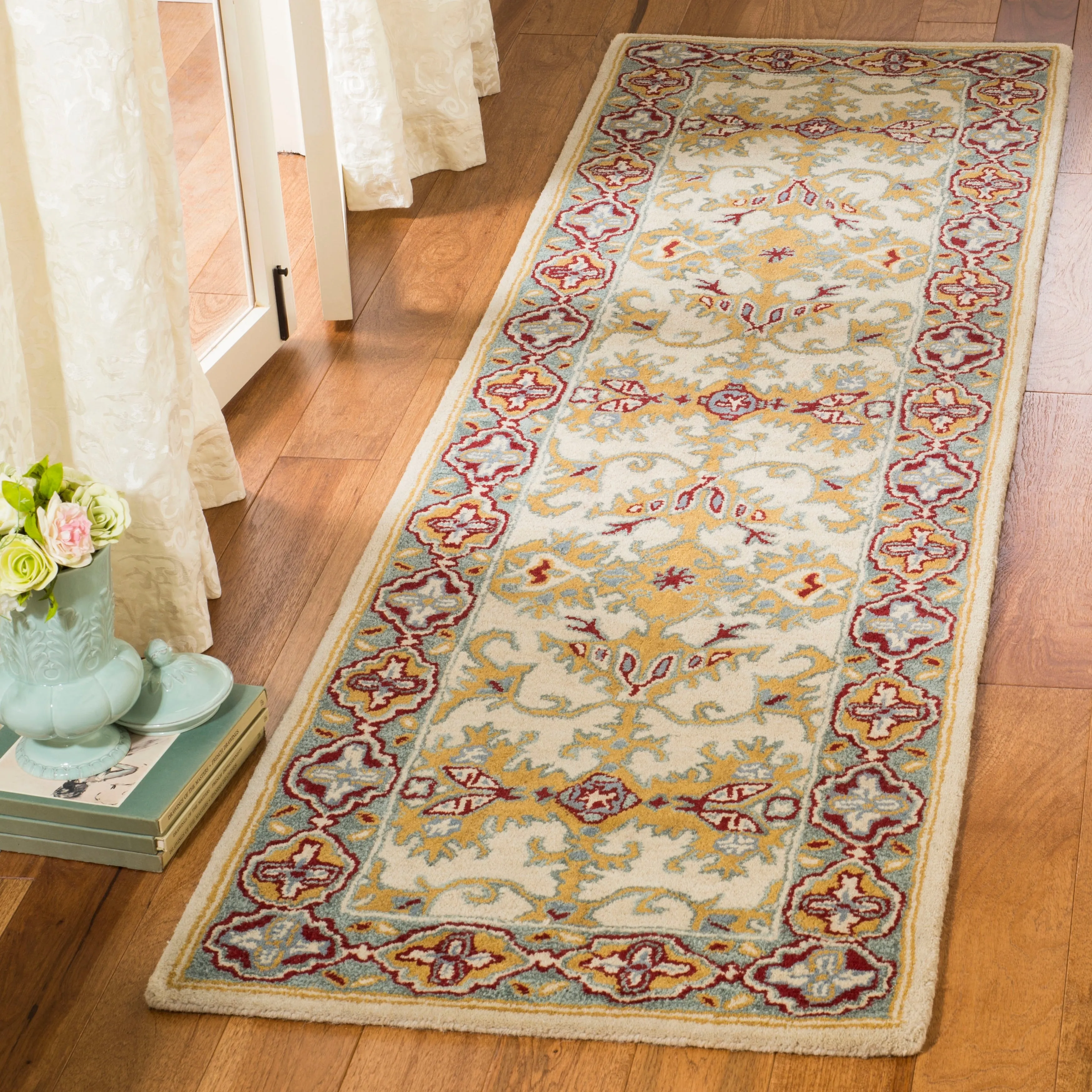 SAFAVIEH Handmade Heritage Wildfire Traditional Oriental Wool Rug