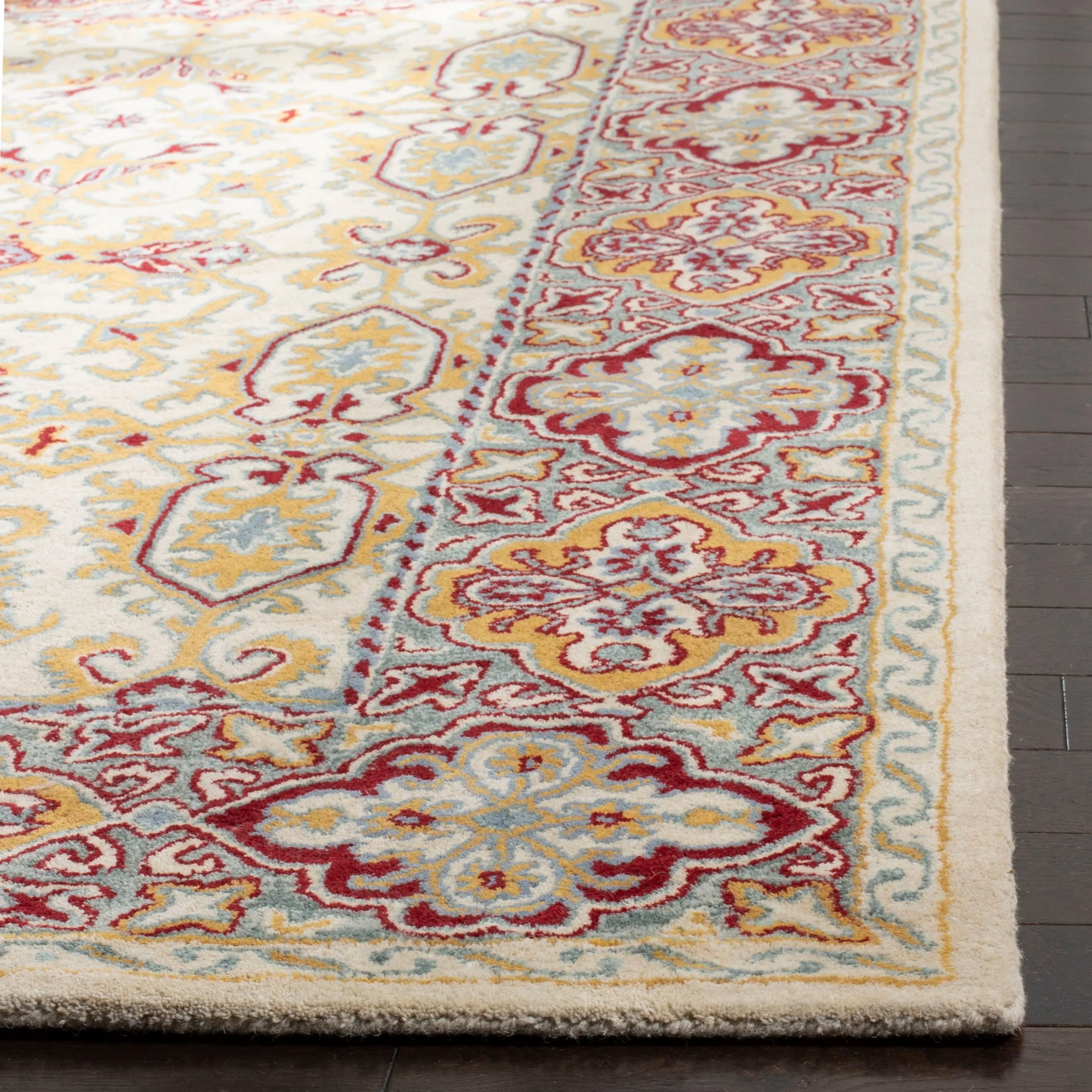 SAFAVIEH Handmade Heritage Wildfire Traditional Oriental Wool Rug
