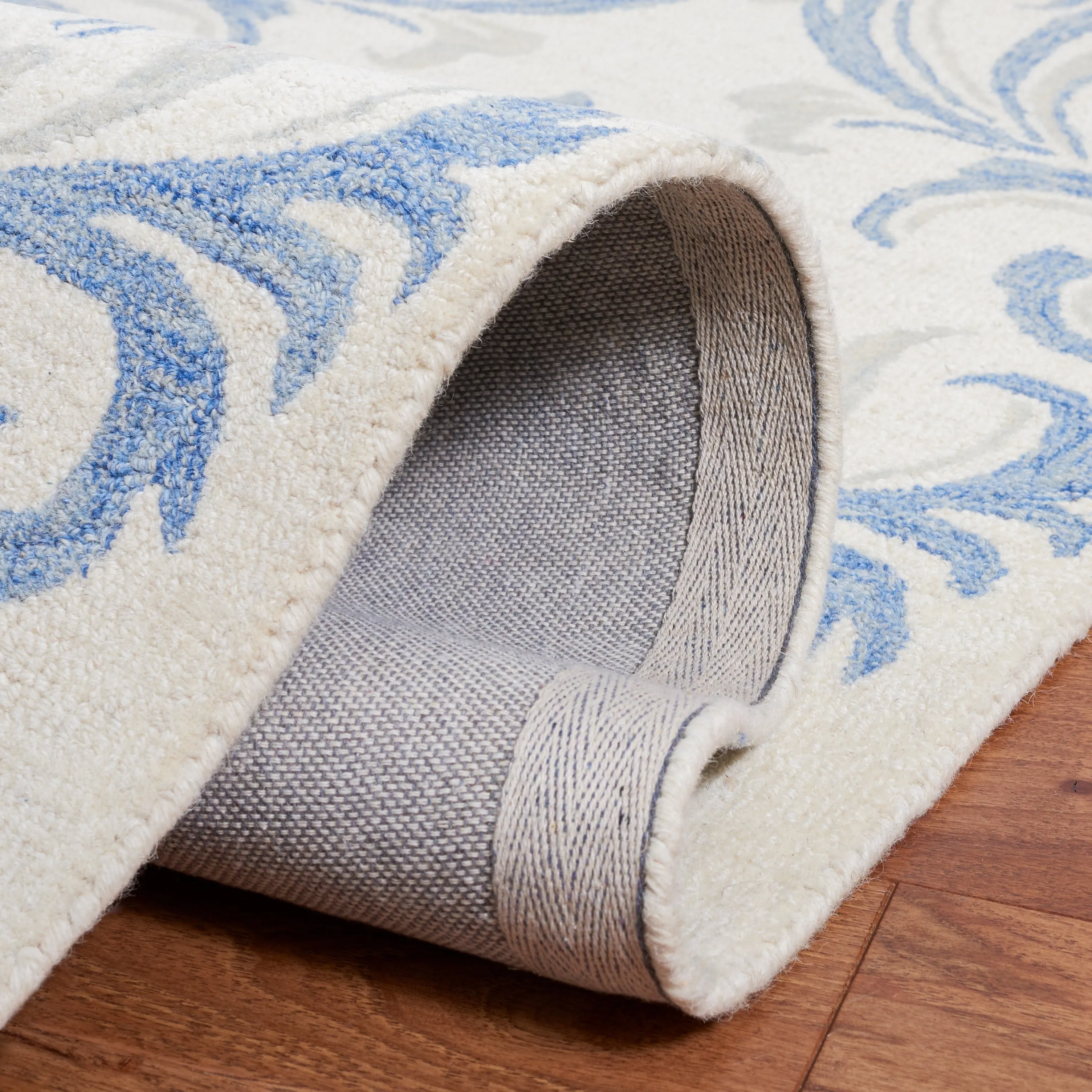 SAFAVIEH Handmade Jardin Alegria Scroll Wool Rug
