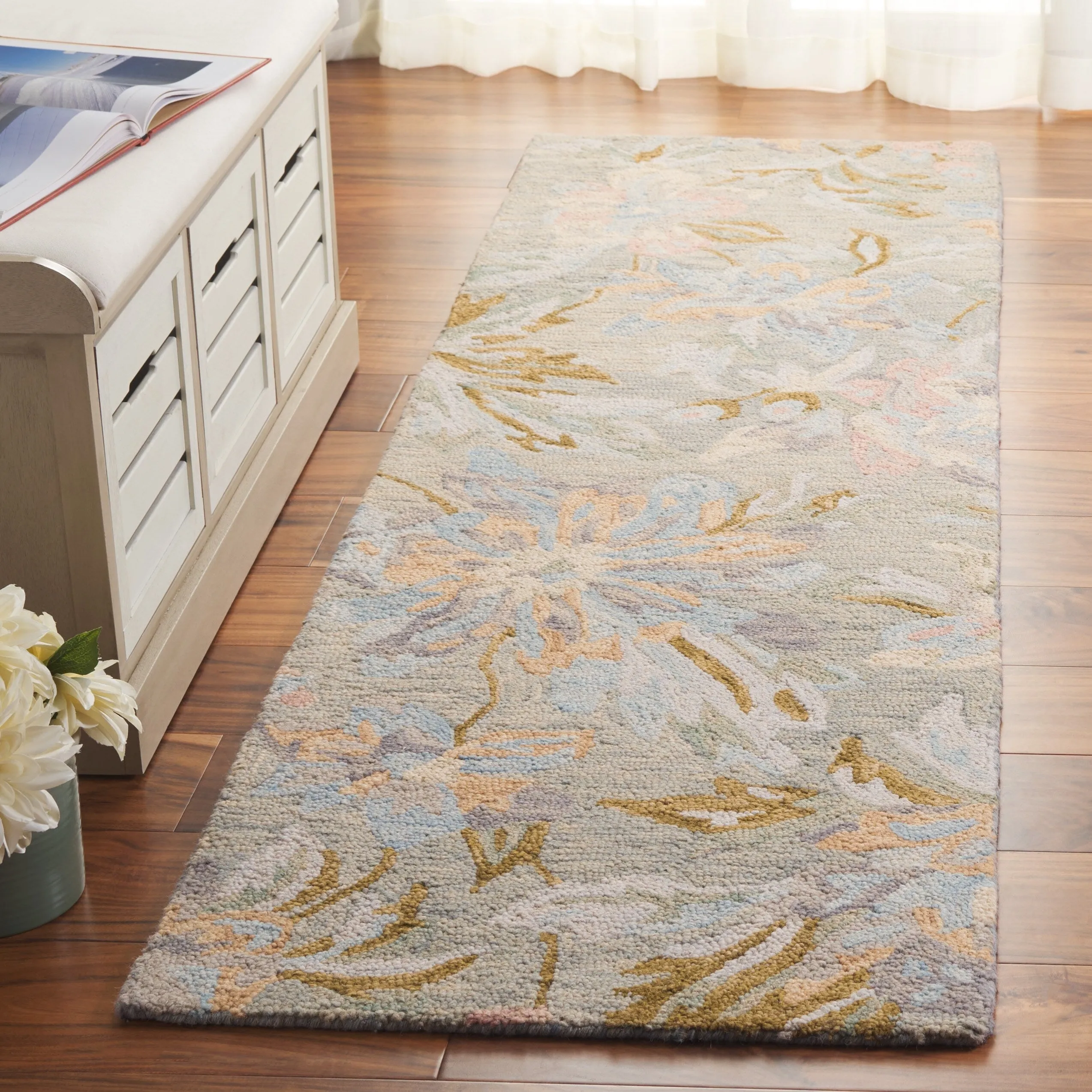SAFAVIEH Handmade Jardin Sanni Floral Wool Rug