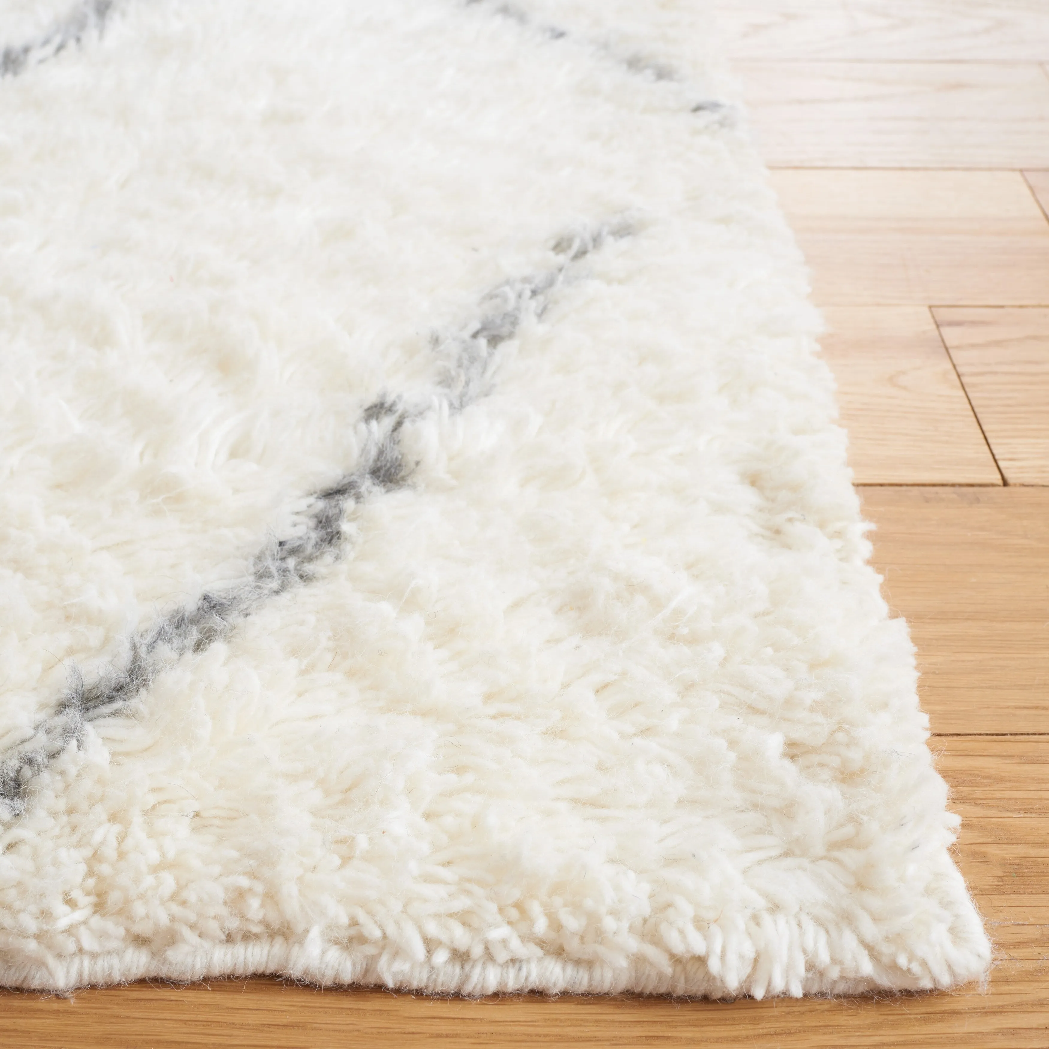 SAFAVIEH Handmade Kenya Gunel Moroccan Boho Wool Rug