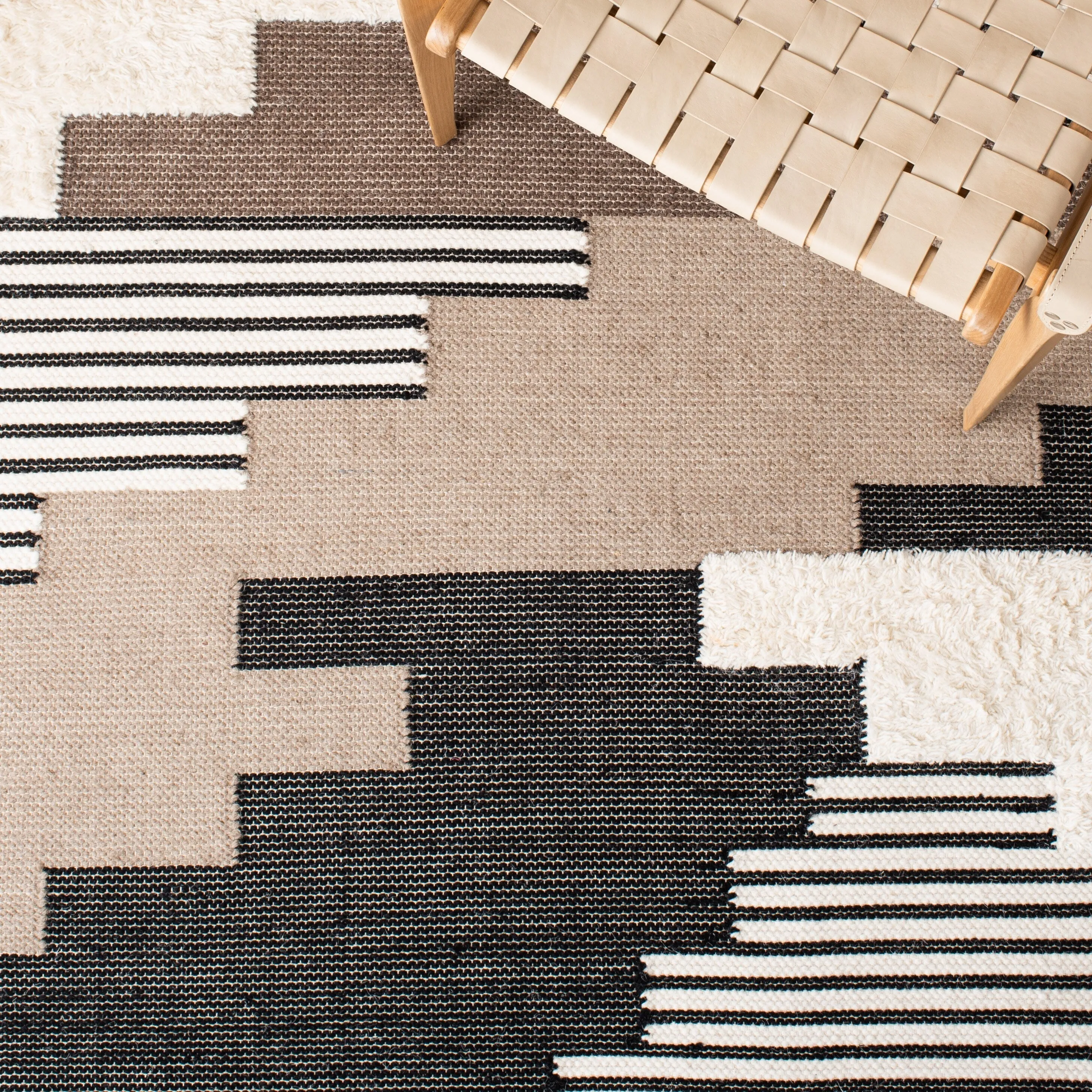 SAFAVIEH Handmade Kenya Margrith Modern Tribal Wool Rug