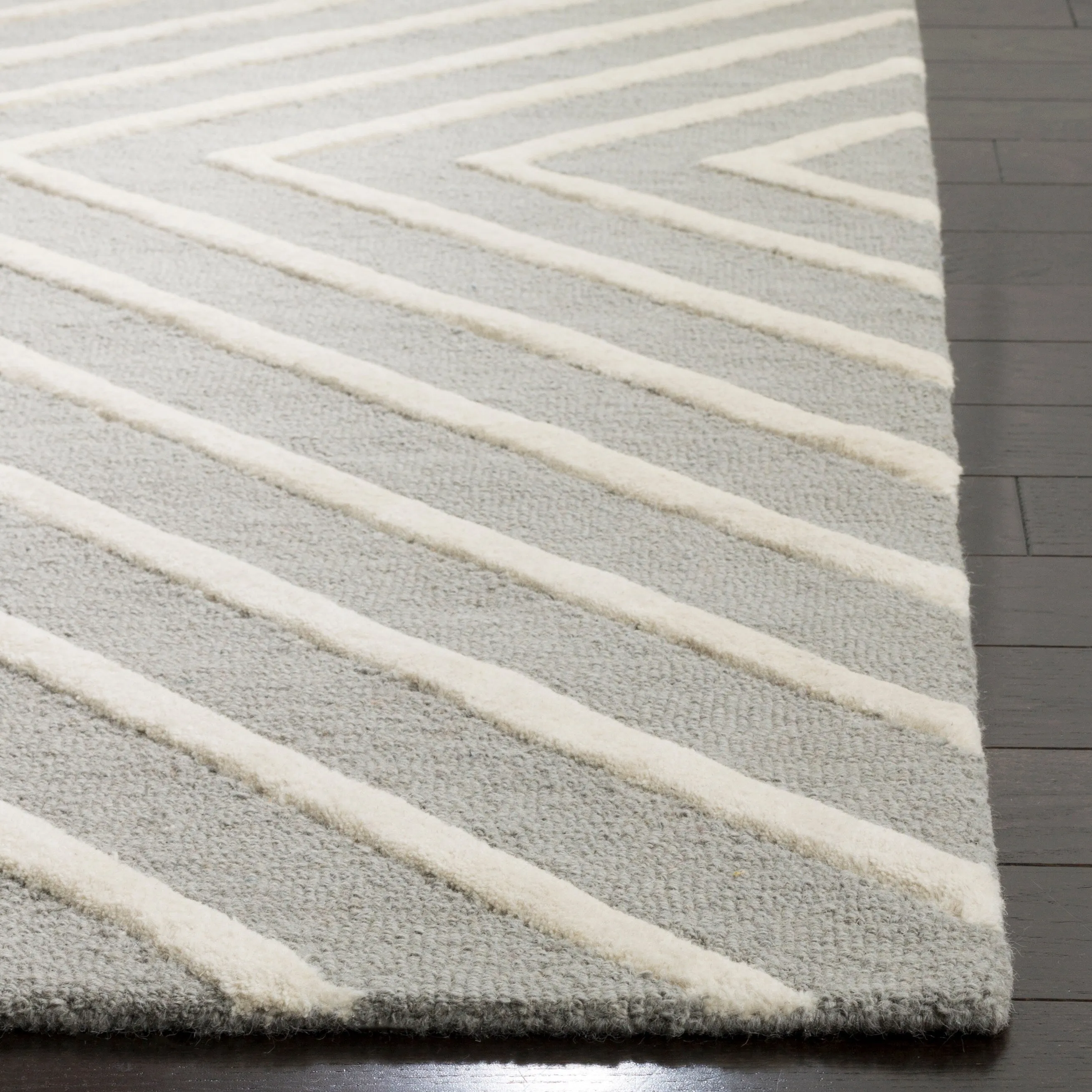 SAFAVIEH Handmade Kids Brionna Wool Rug