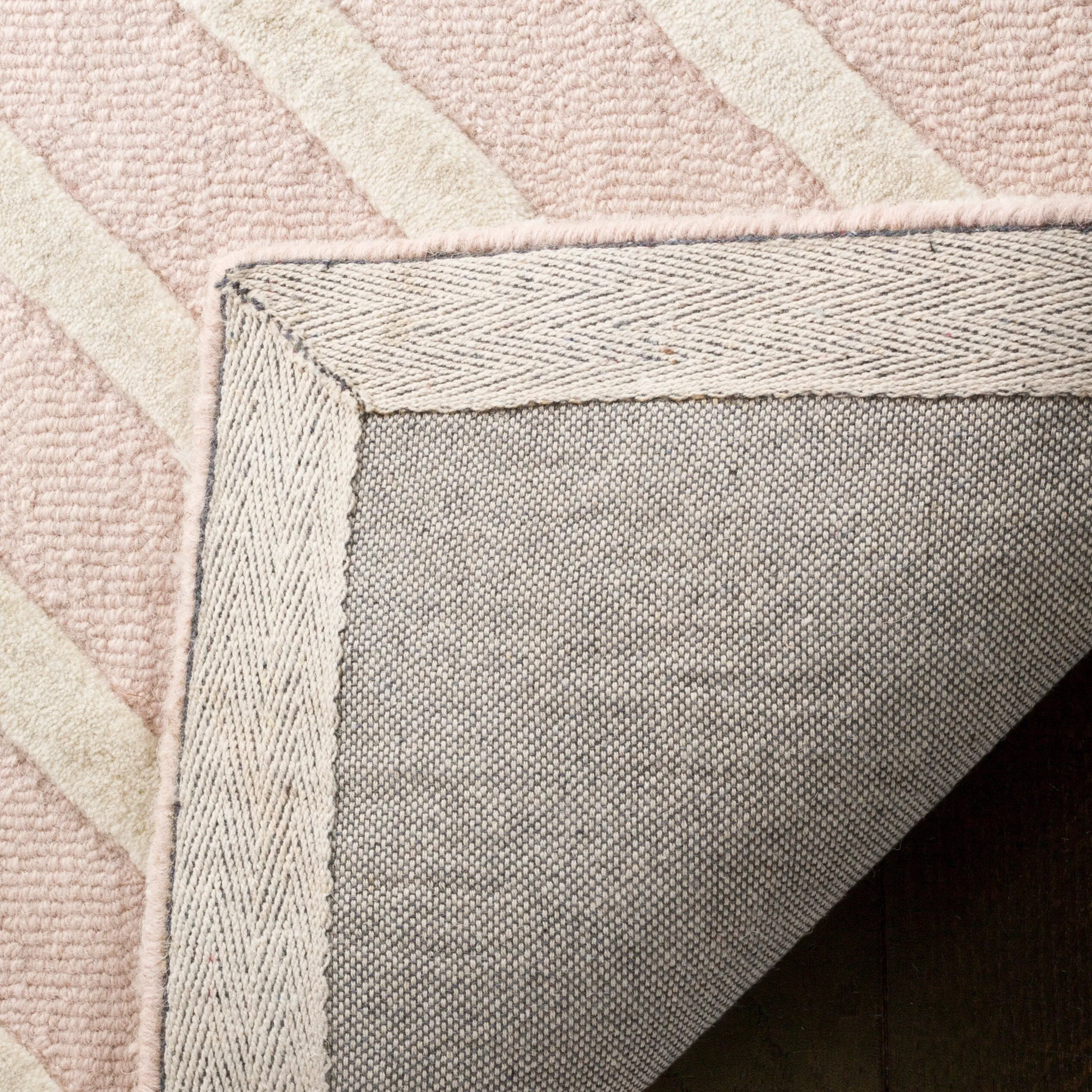 SAFAVIEH Handmade Kids Brionna Wool Rug