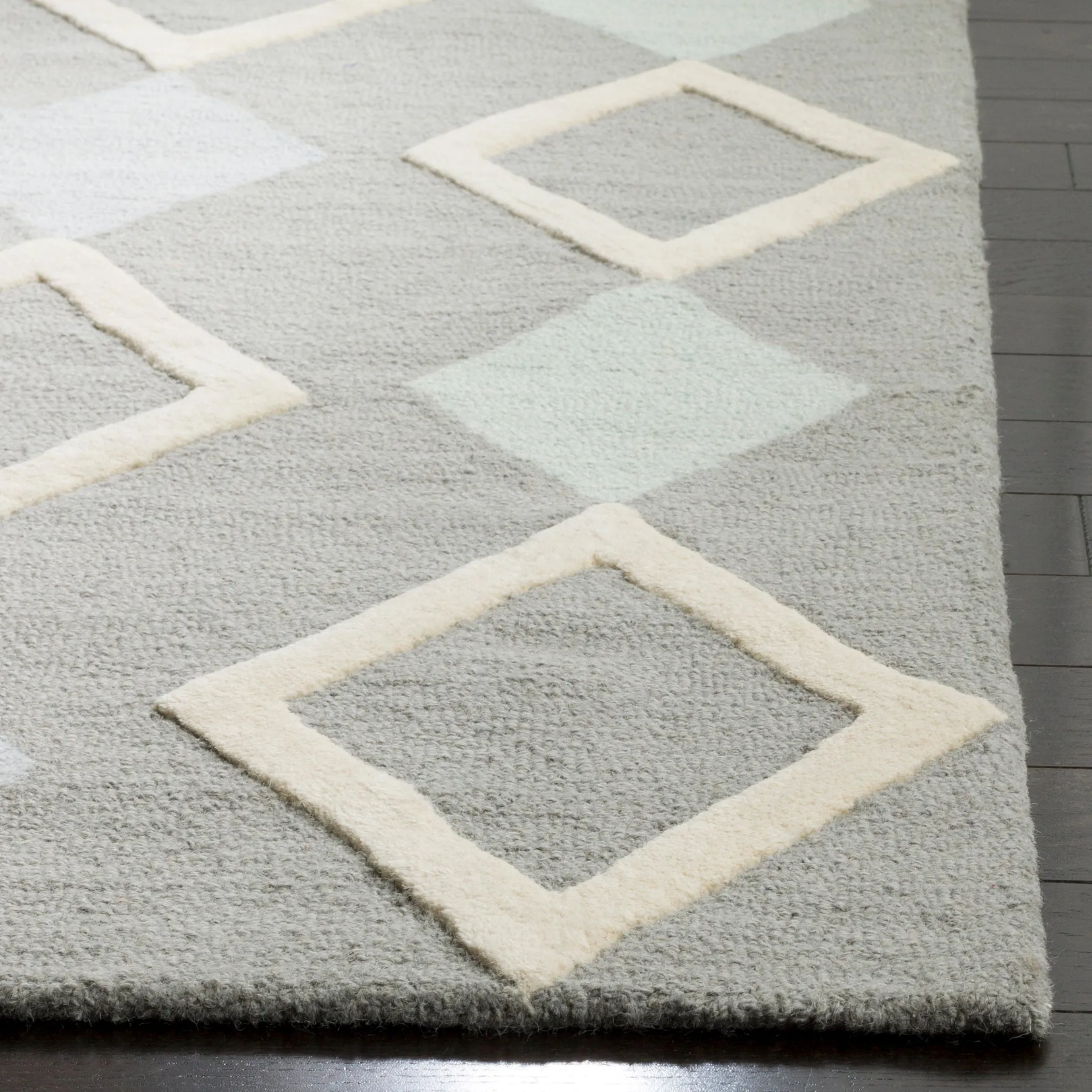 SAFAVIEH Handmade Kids Crysta Wool Rug