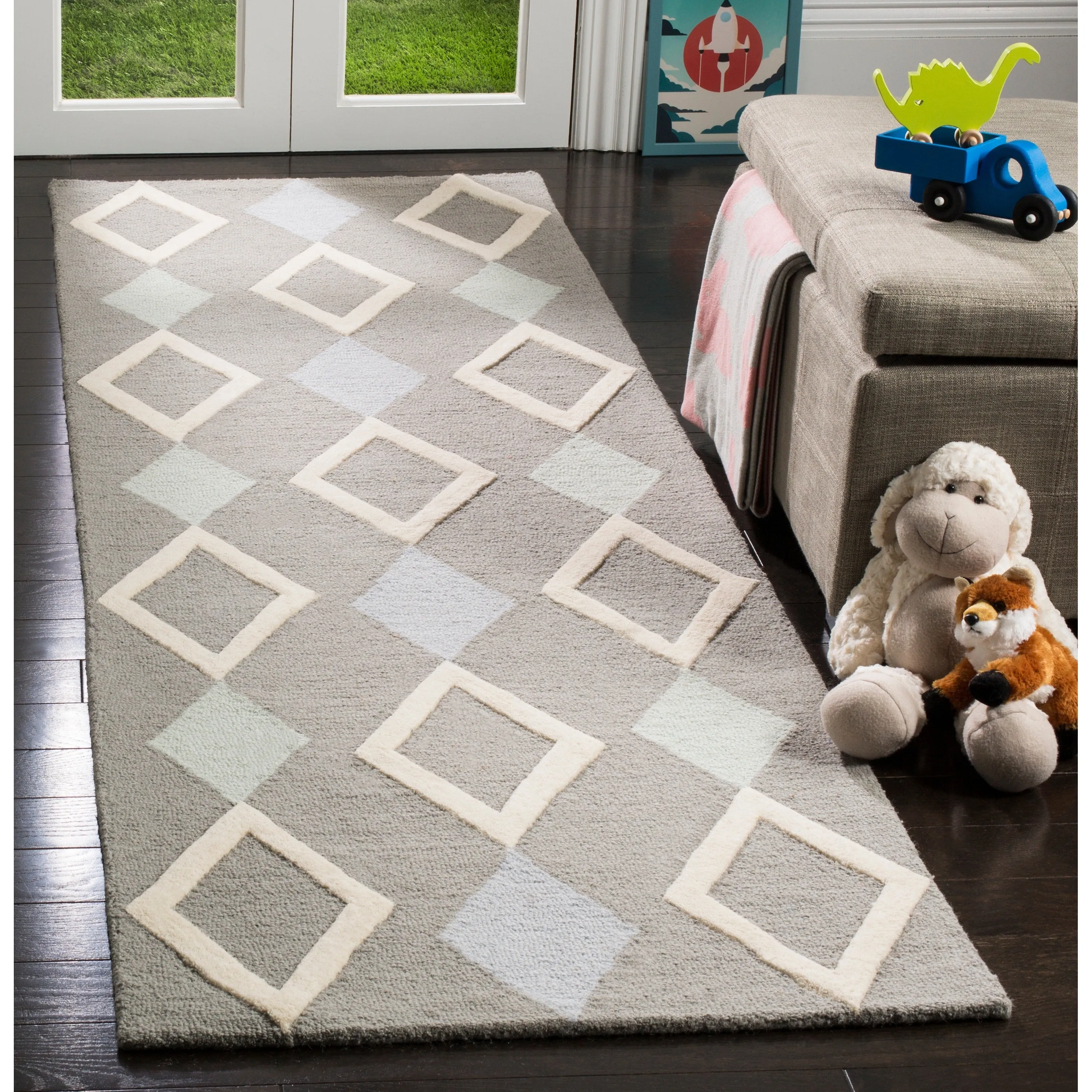 SAFAVIEH Handmade Kids Crysta Wool Rug