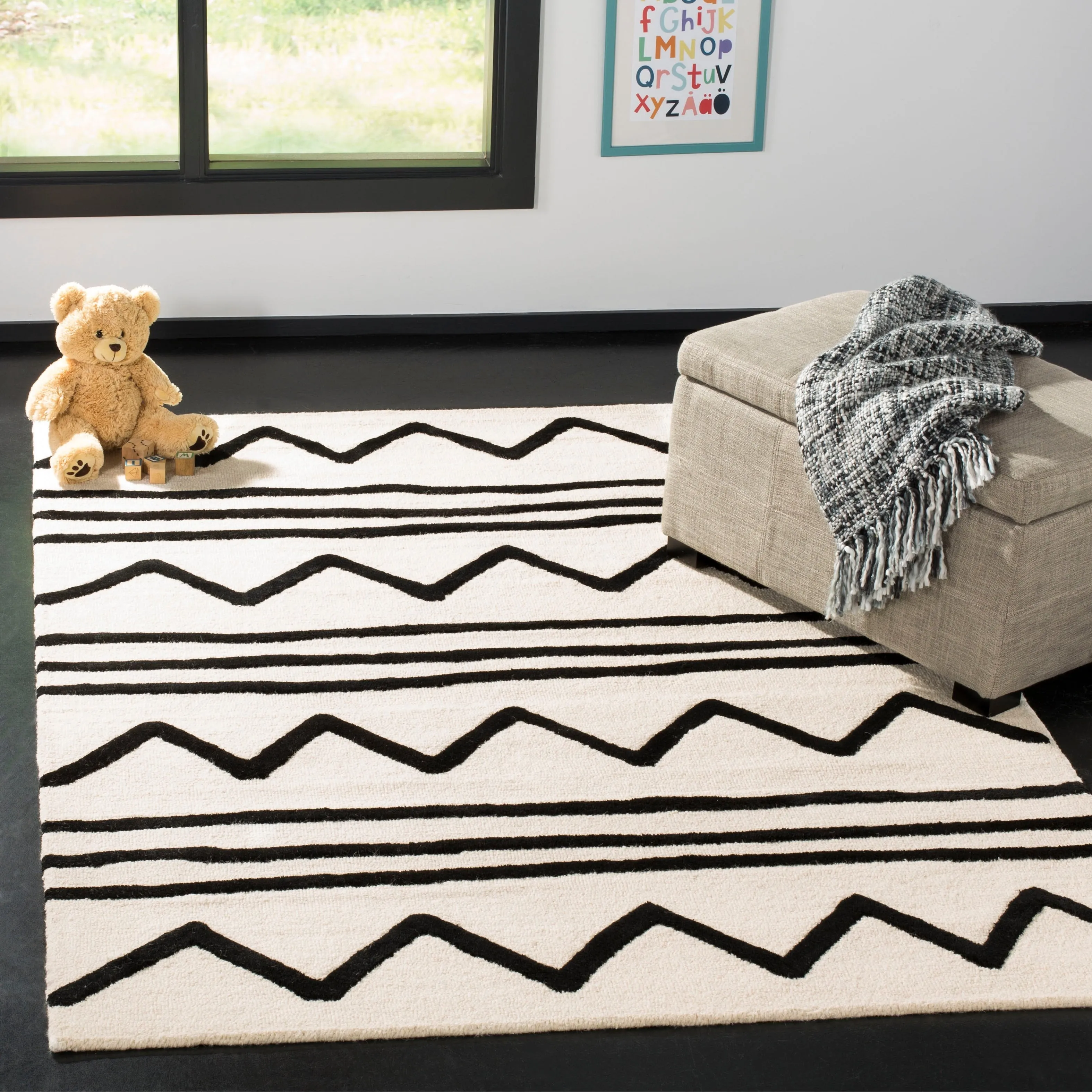 SAFAVIEH Handmade Kids Deyanira Wool Rug