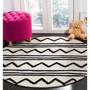 SAFAVIEH Handmade Kids Deyanira Wool Rug