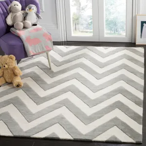 SAFAVIEH Handmade Kids Halle Wool Rug