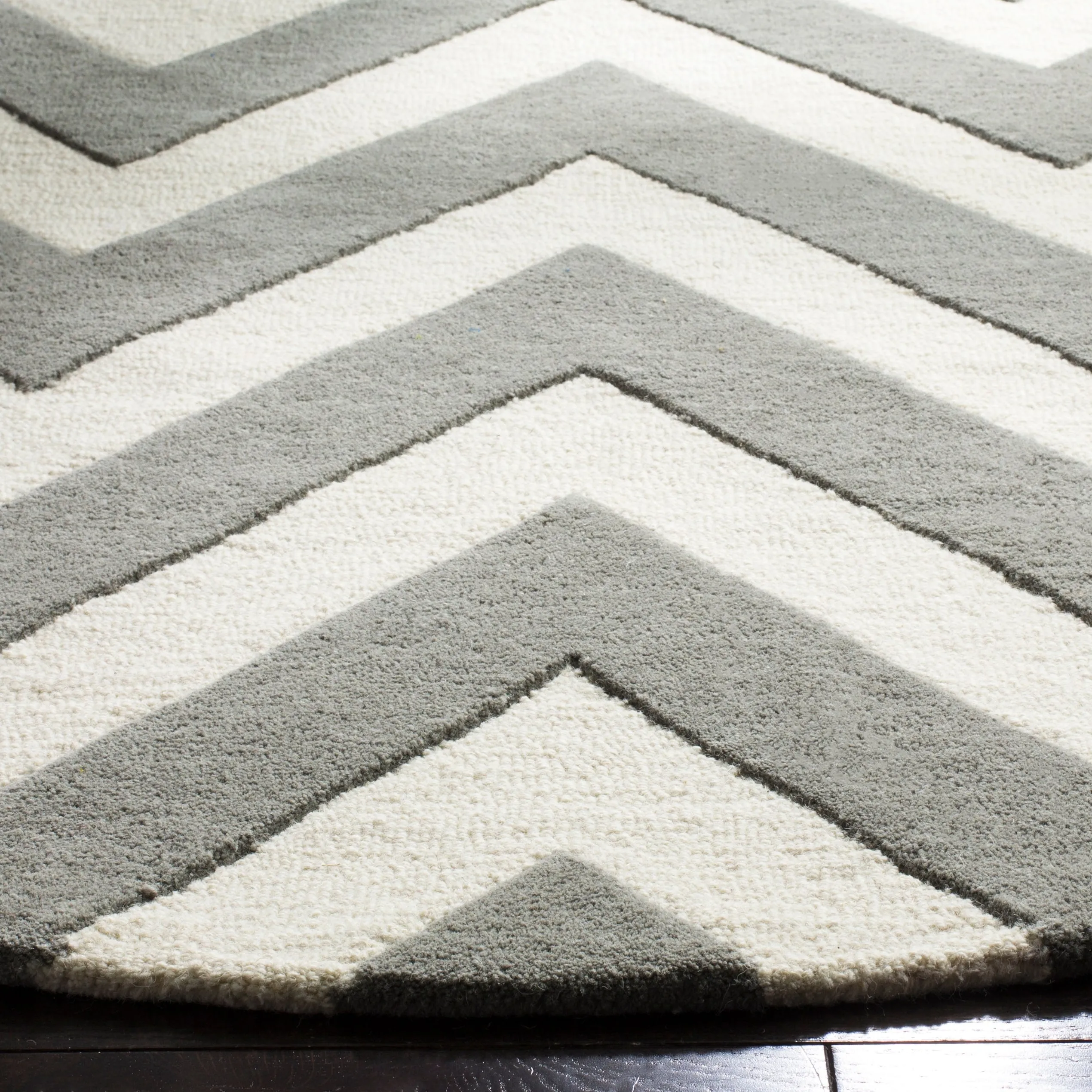 SAFAVIEH Handmade Kids Halle Wool Rug