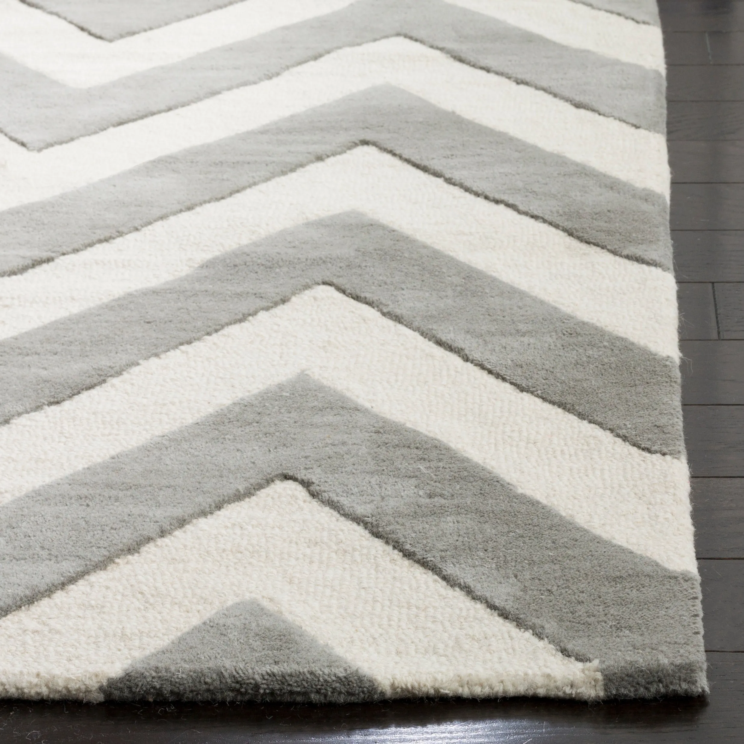 SAFAVIEH Handmade Kids Halle Wool Rug