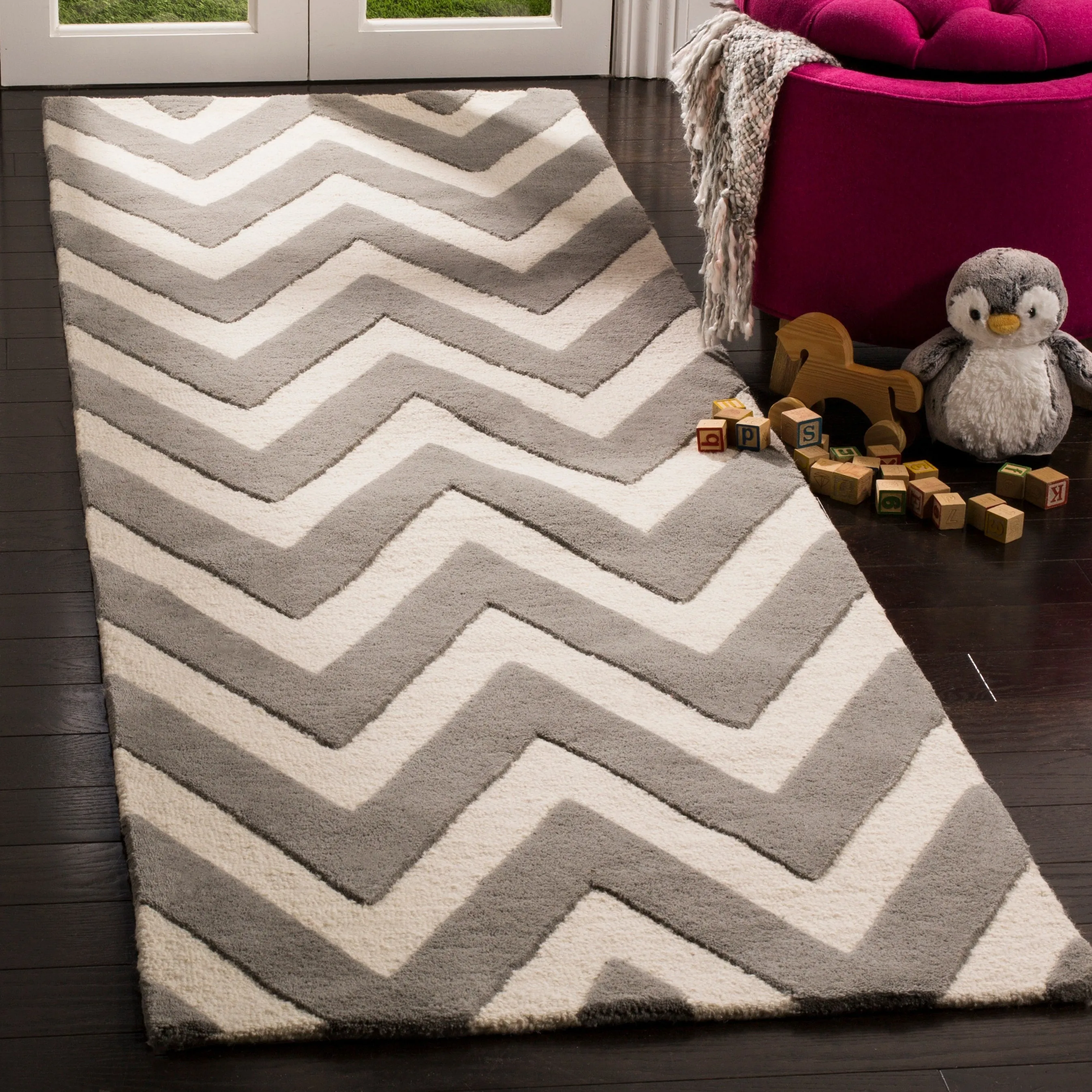 SAFAVIEH Handmade Kids Halle Wool Rug