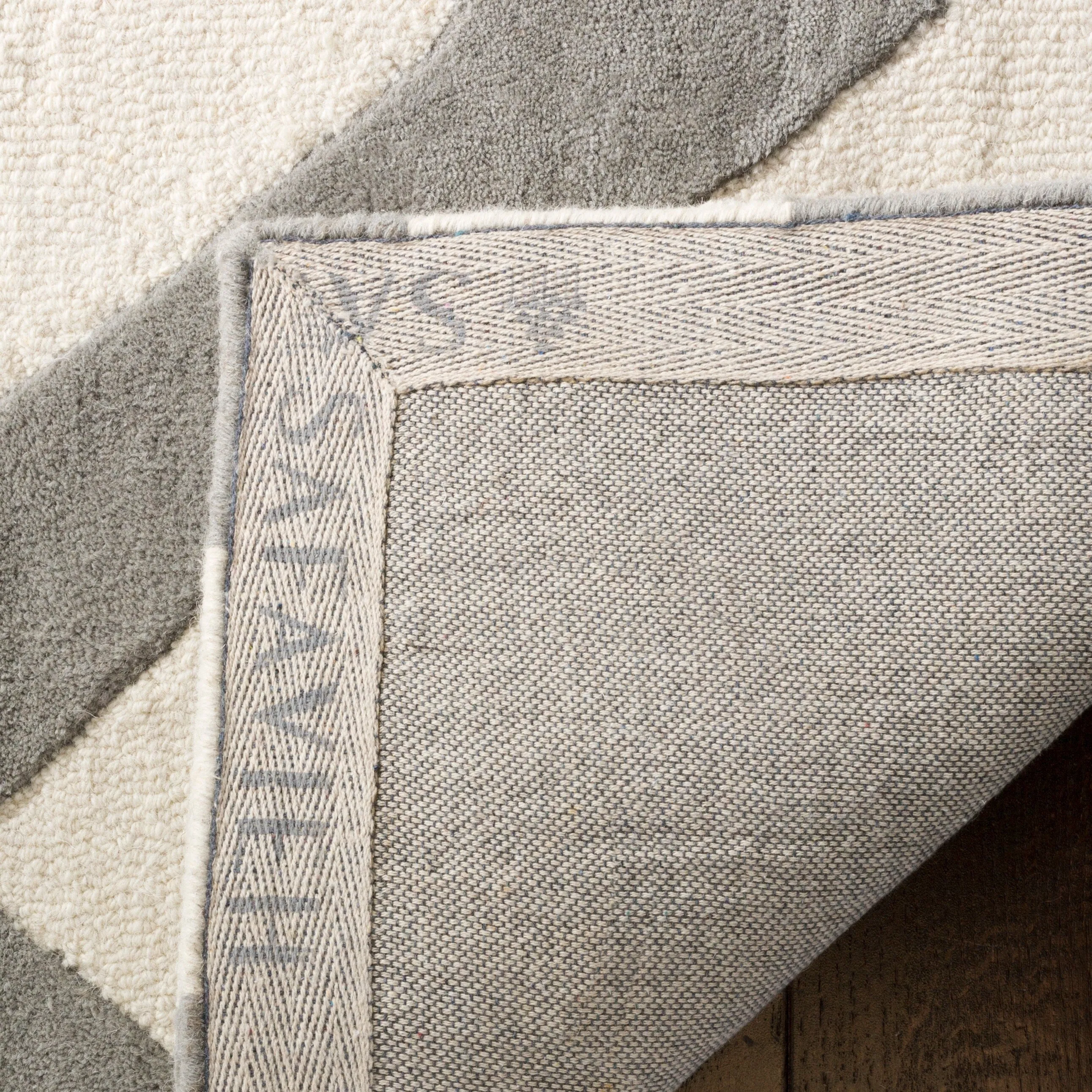 SAFAVIEH Handmade Kids Halle Wool Rug
