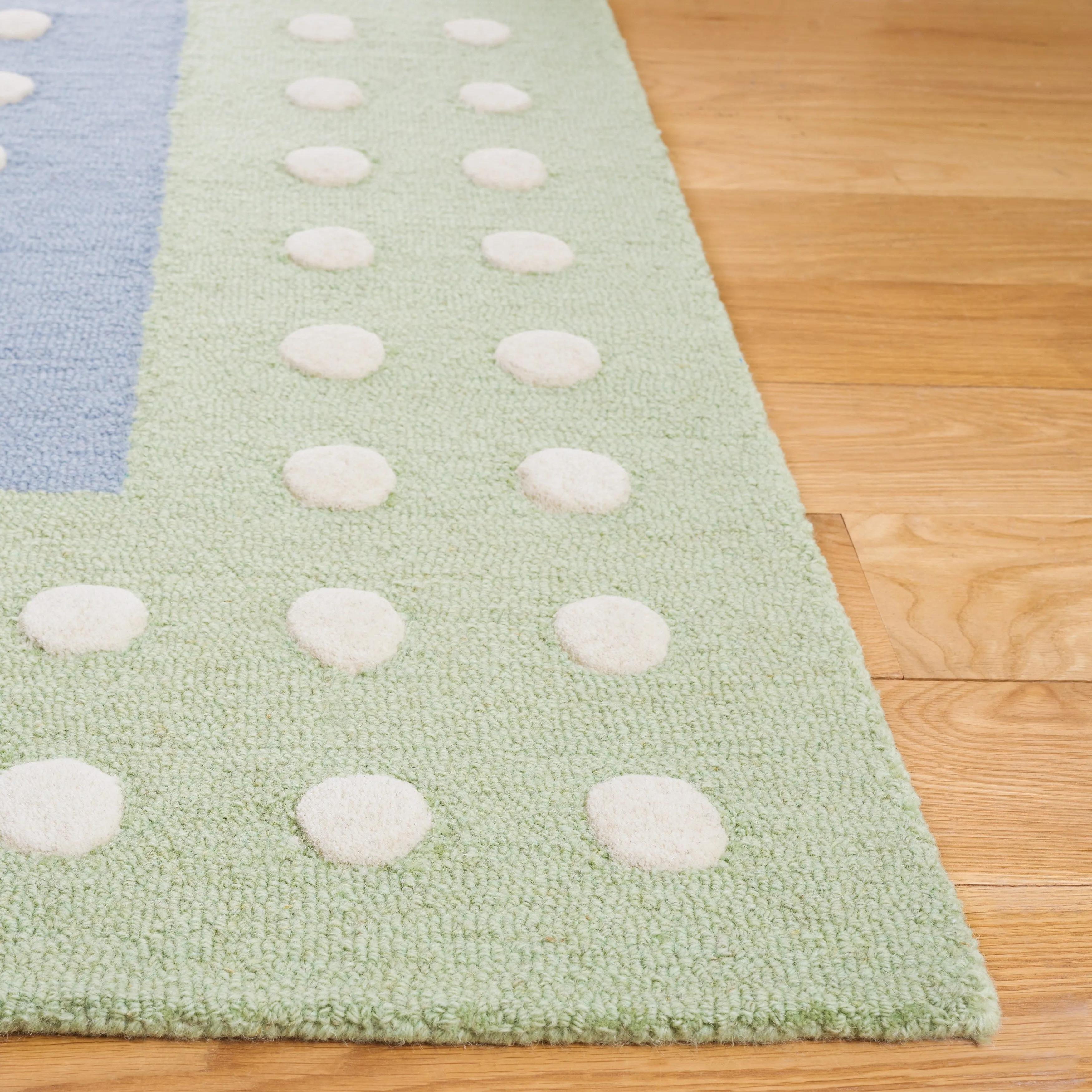 SAFAVIEH Handmade Kids Kenia Dots Wool Rug