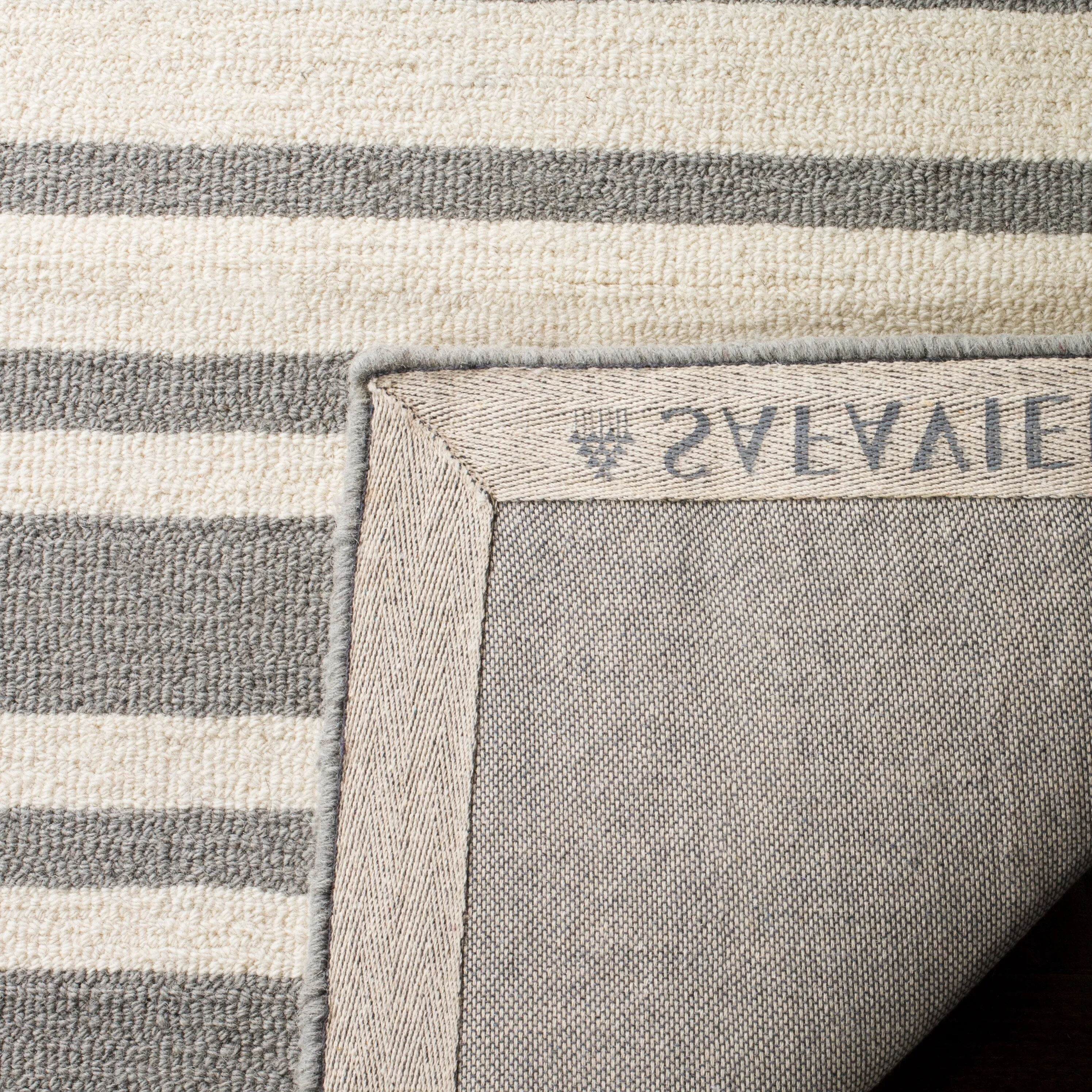 SAFAVIEH Handmade Kids Yazmin Wool Rug