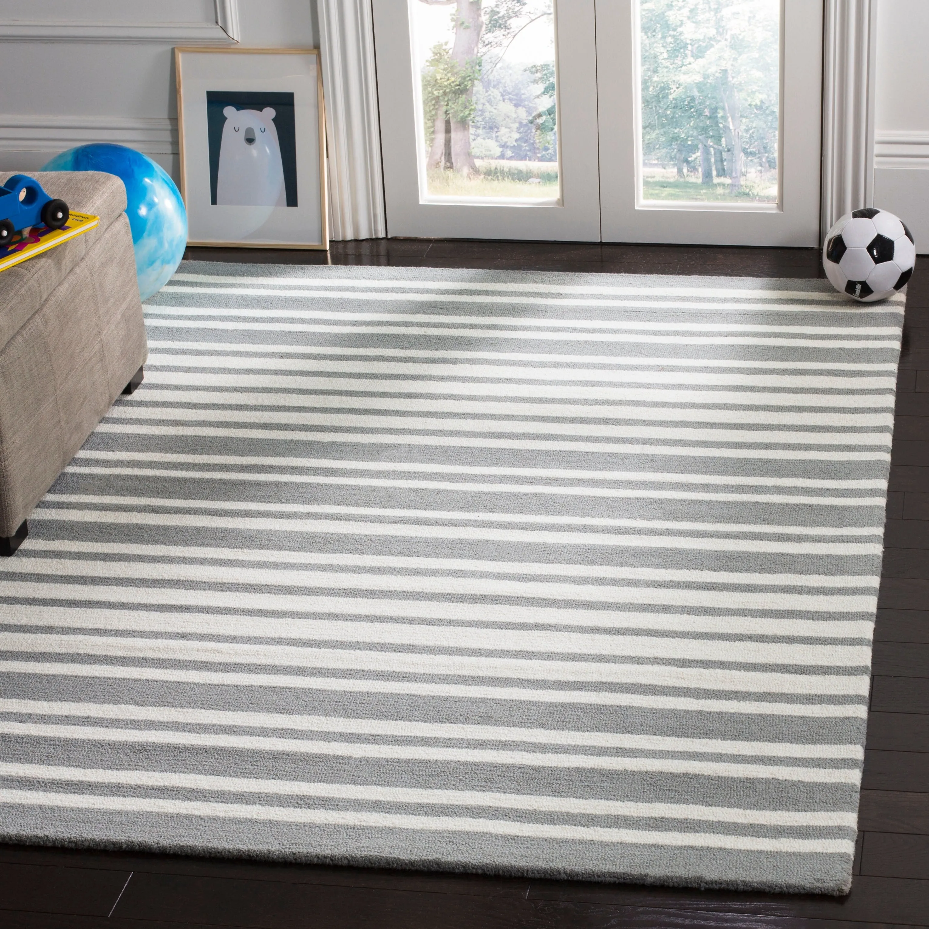 SAFAVIEH Handmade Kids Yazmin Wool Rug