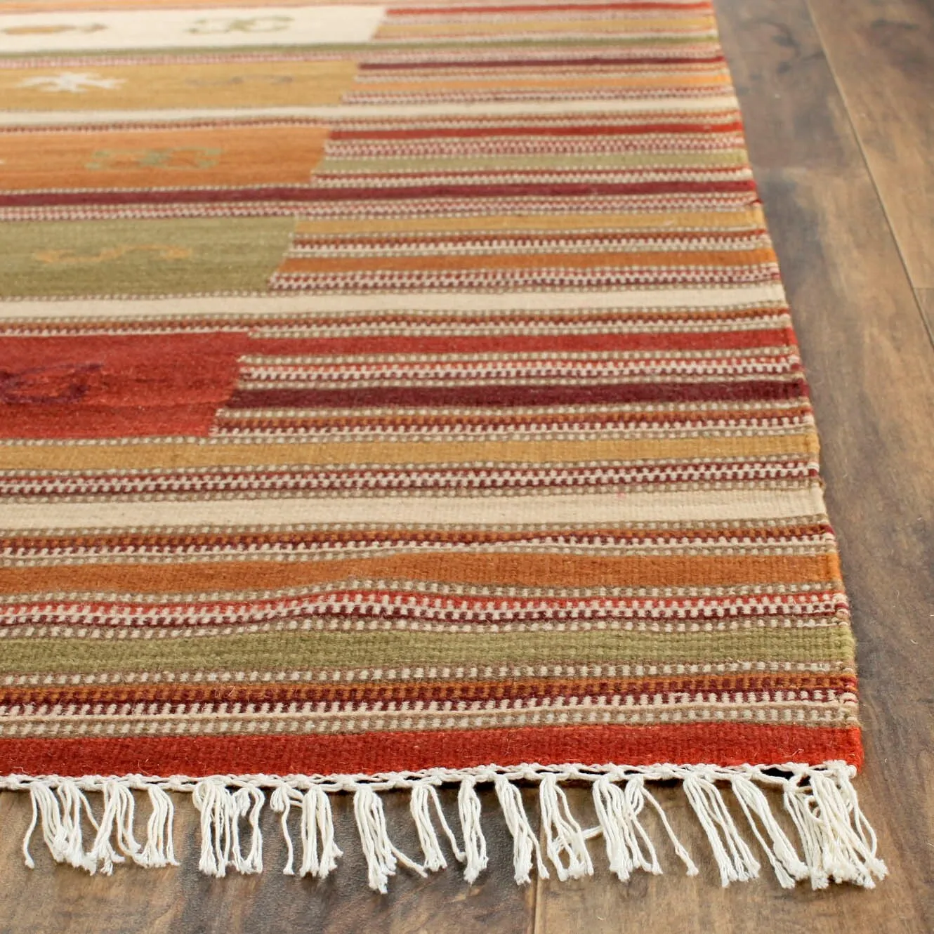 SAFAVIEH Handmade Kilim Nayely Mechteld Casual Tribal Wool Rug