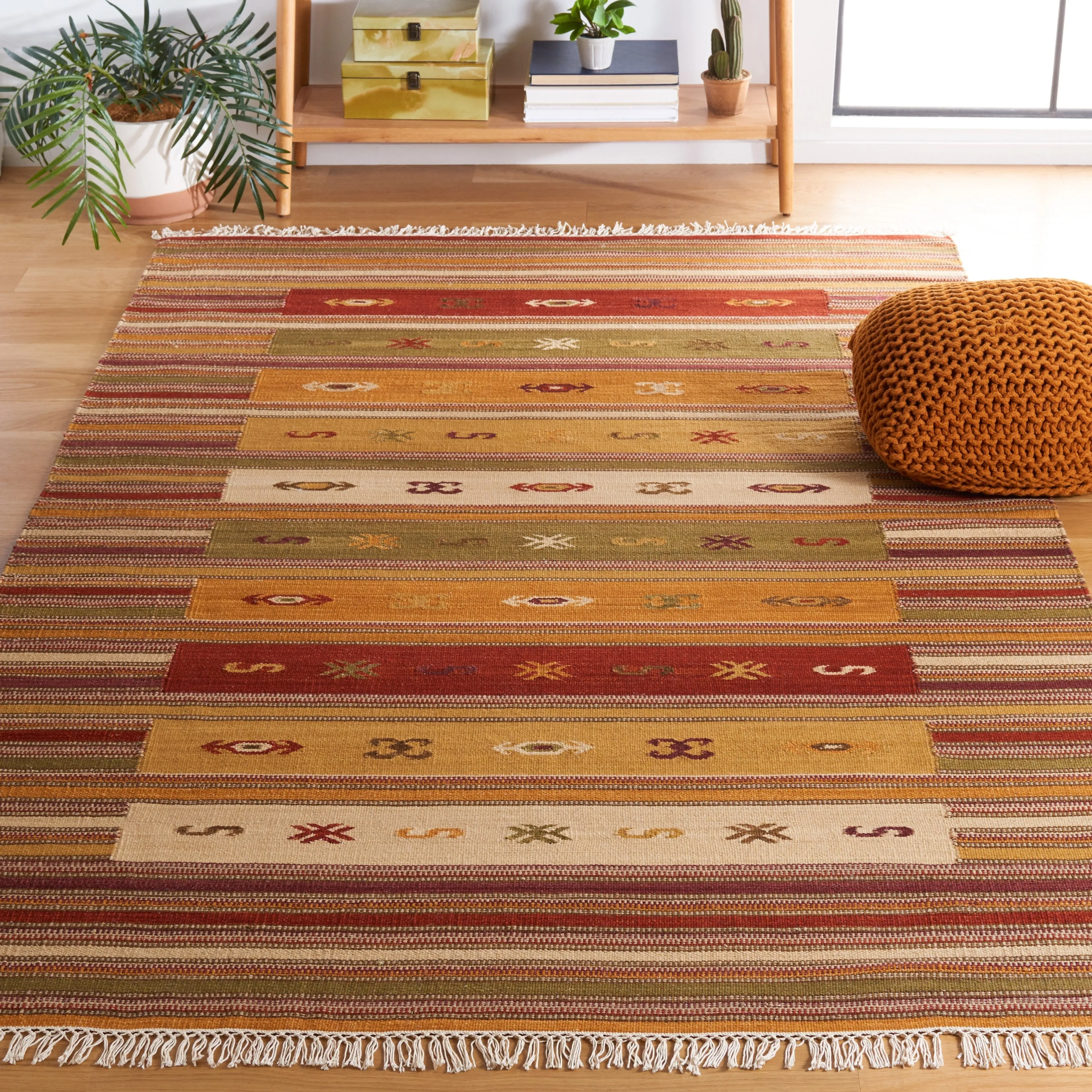 SAFAVIEH Handmade Kilim Nayely Mechteld Casual Tribal Wool Rug