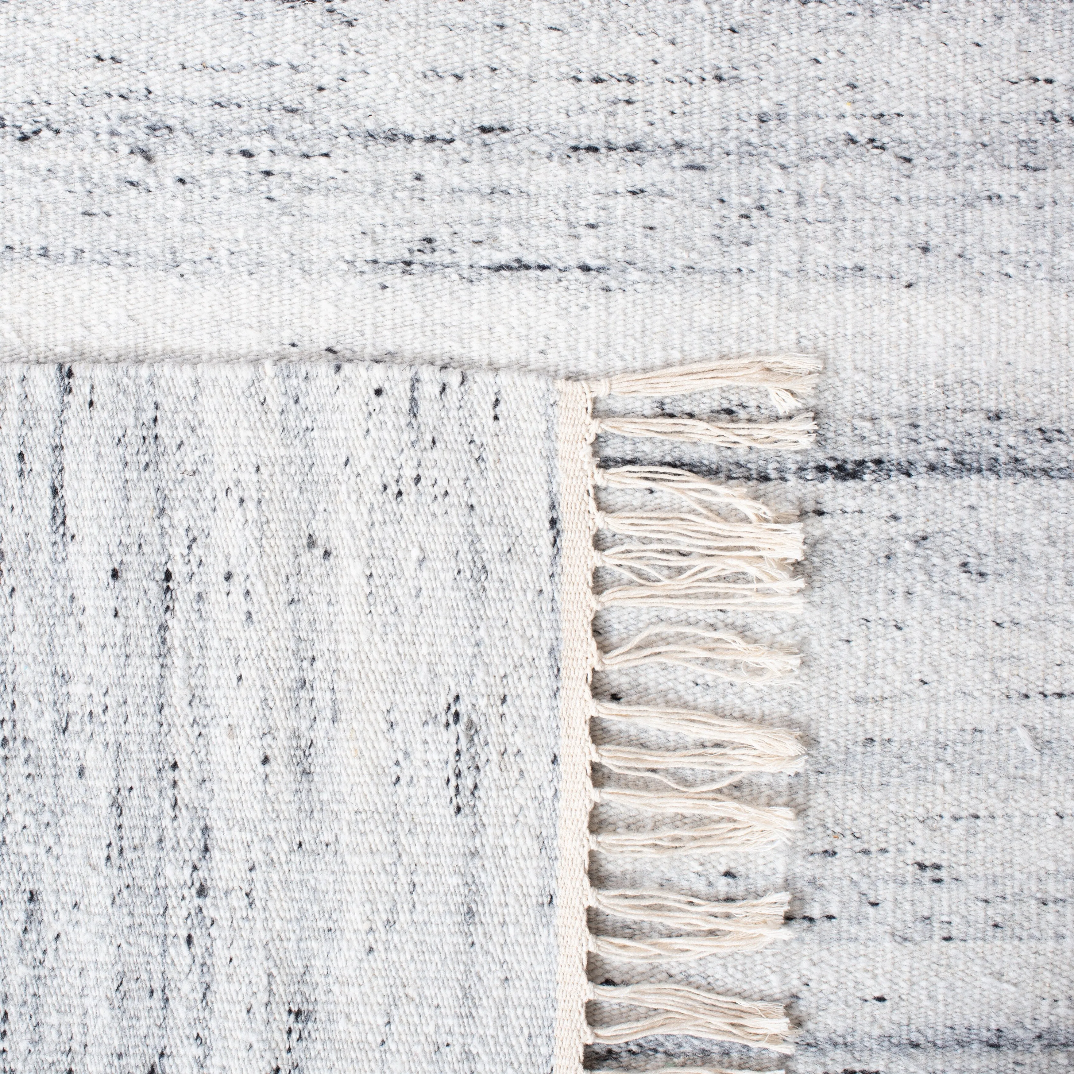 SAFAVIEH Handmade Kilim Welmoed Wool Fringe Rug