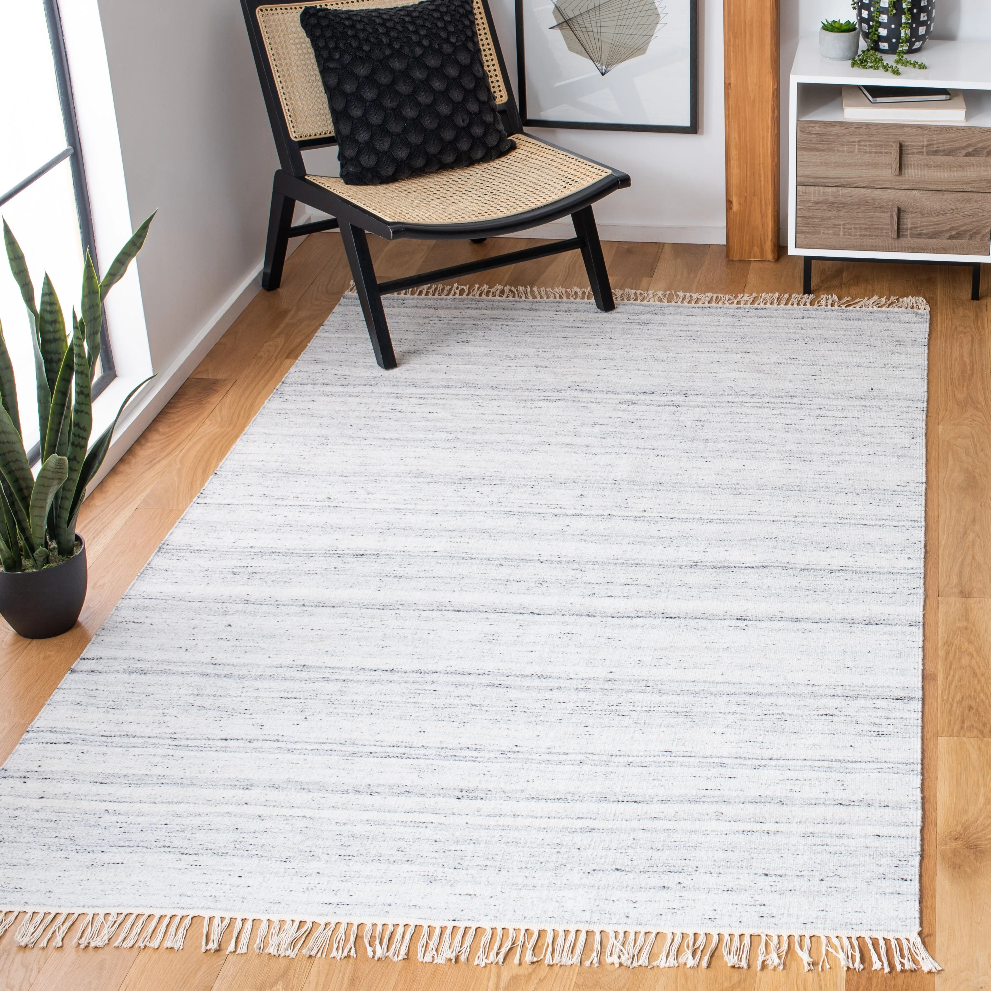 SAFAVIEH Handmade Kilim Welmoed Wool Fringe Rug